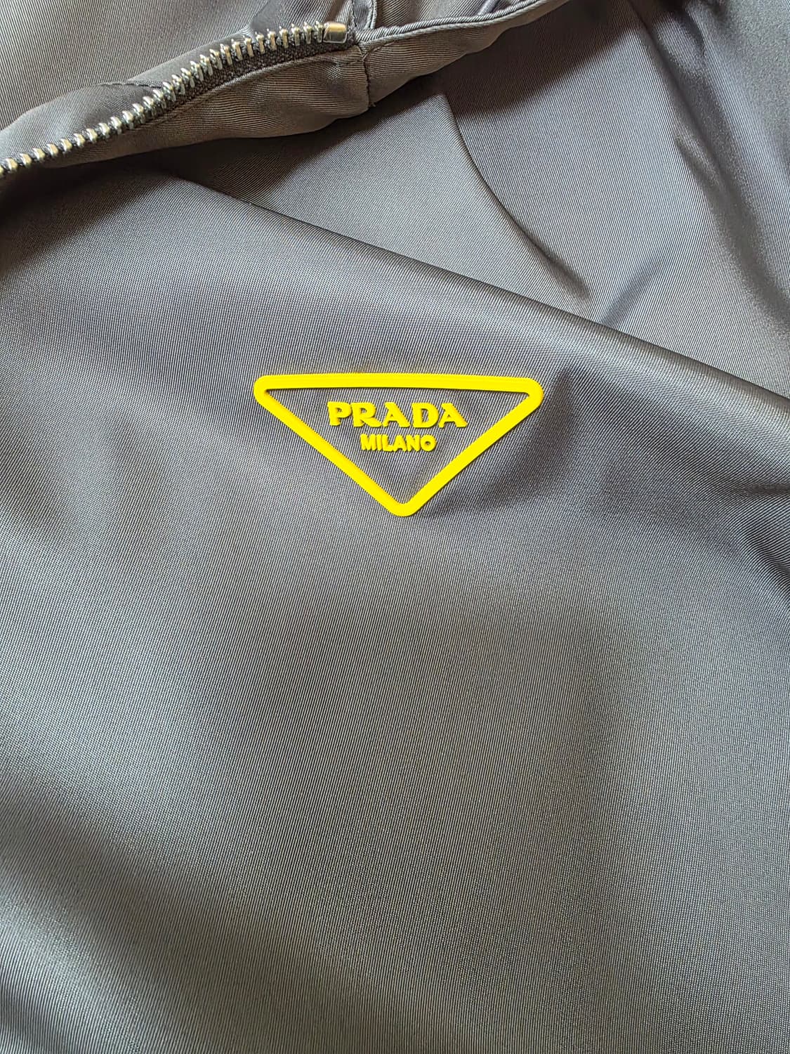 프라다 나일론 바람막이 xxl 상품이미지3