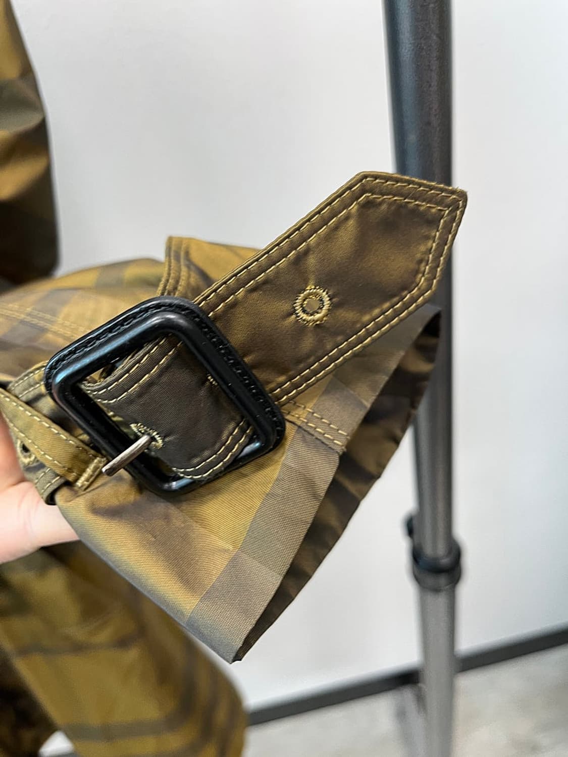 여) 버버리 체크 올리브그린 트렌치코트  상품이미지5