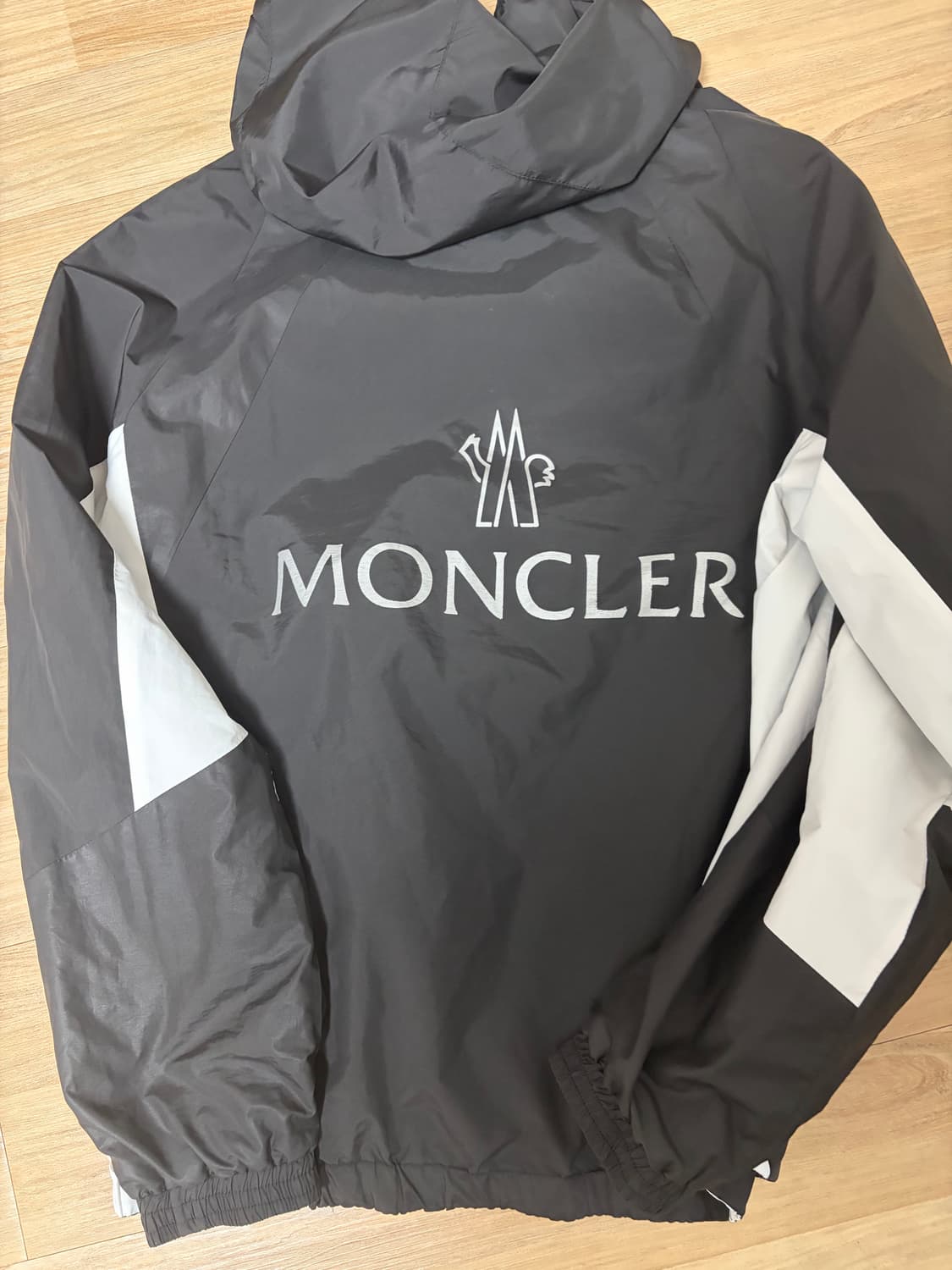 (급처) 몽클레어 바람막이 판매 상품이미지1