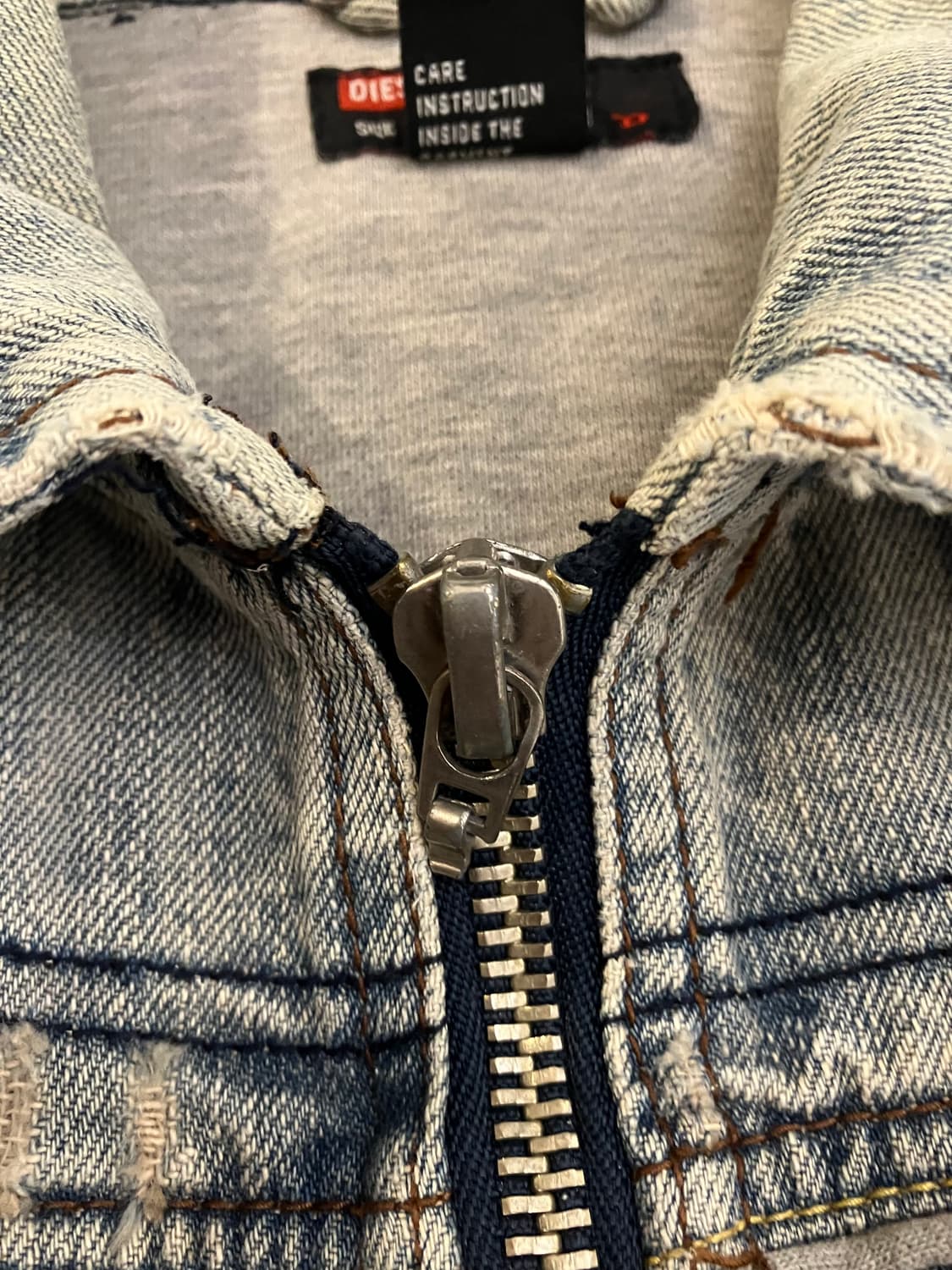 디젤 디스트레스트 바이커 데님자켓 상품이미지4