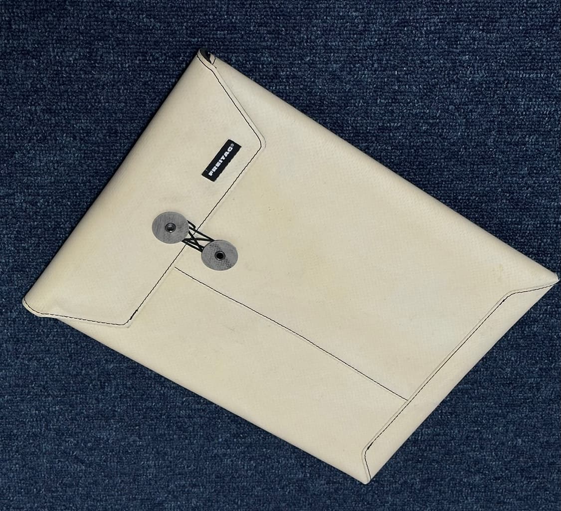 새상품 프라이탁 Freitag 크림 컬러 슬리브 판매 상품이미지2