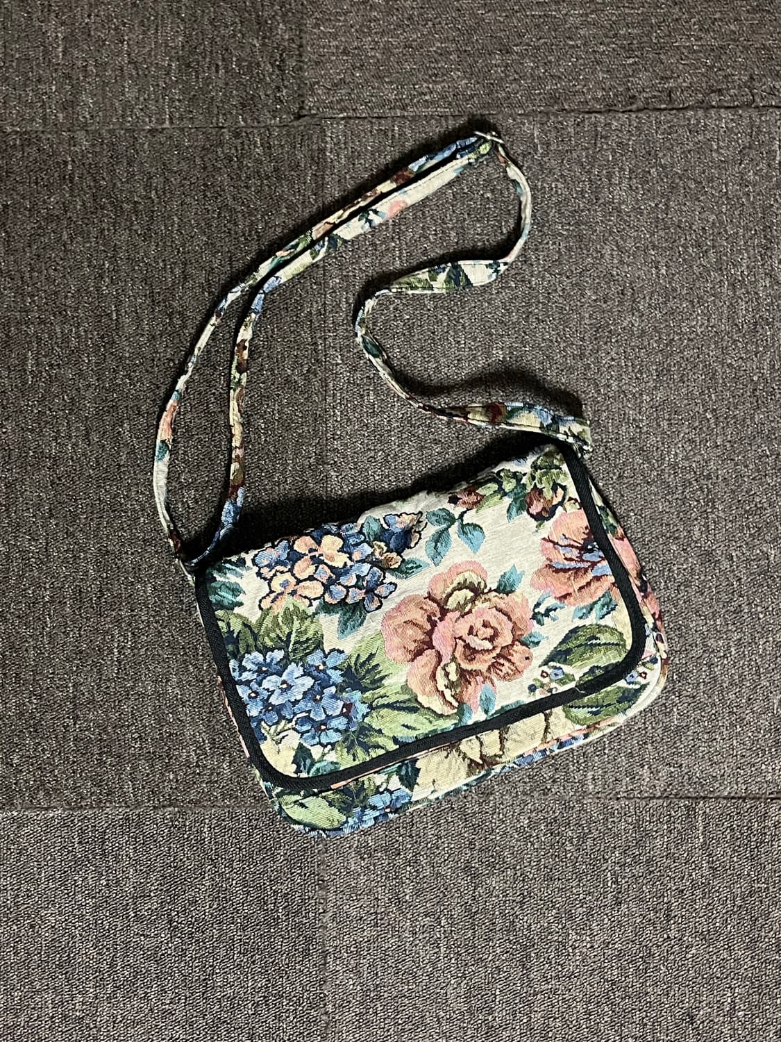 빈티지 플라워 크로스백 상품이미지1