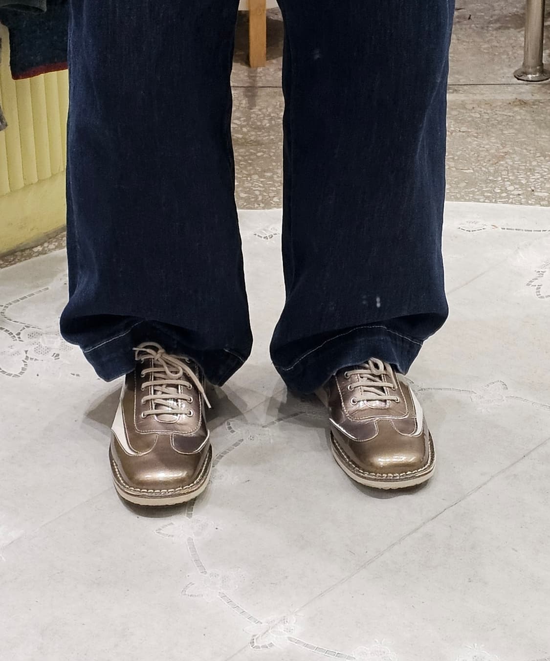 Hush Puppies 골드 스퀘어 스니커즈 상품이미지4