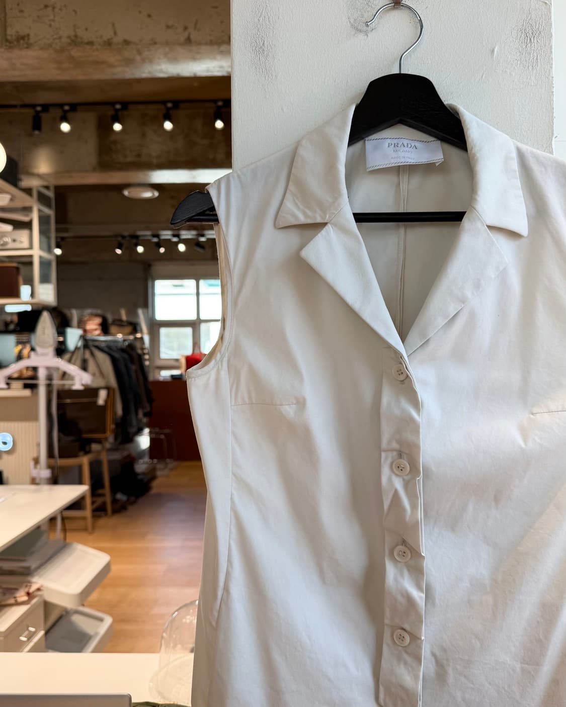 프라다 아이보리 슬리브리스 셔츠 상품이미지4