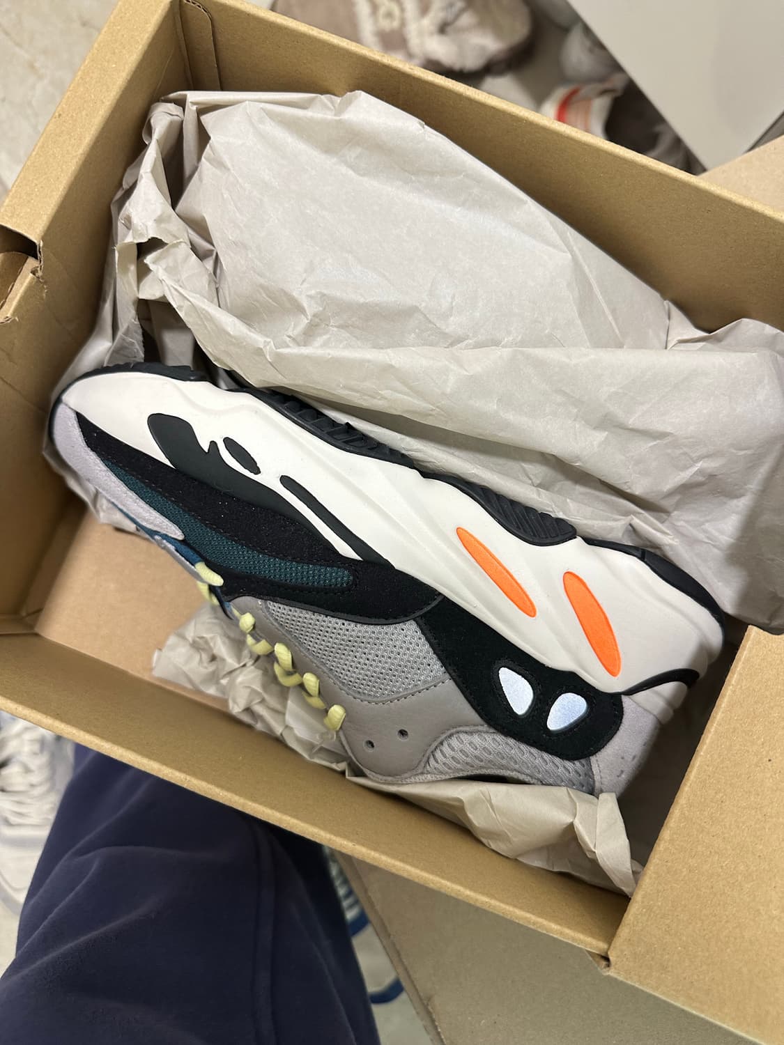 아디다스 이지부스트 700 웨이브러너 솔리드그레이 상품이미지3