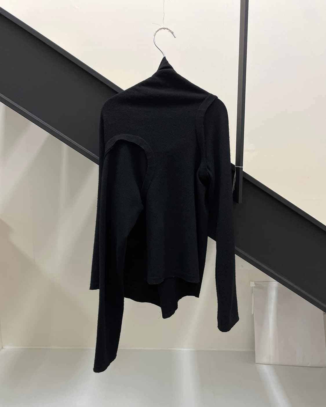 꼼데가르송 비대칭 컷앤쏘 니트 탑 상품이미지3