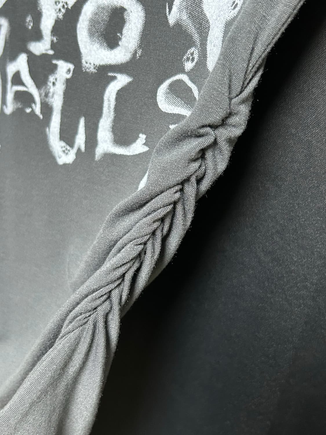 Y2K 레터링 슬림핏 반오프숄더 셔링 상품이미지3