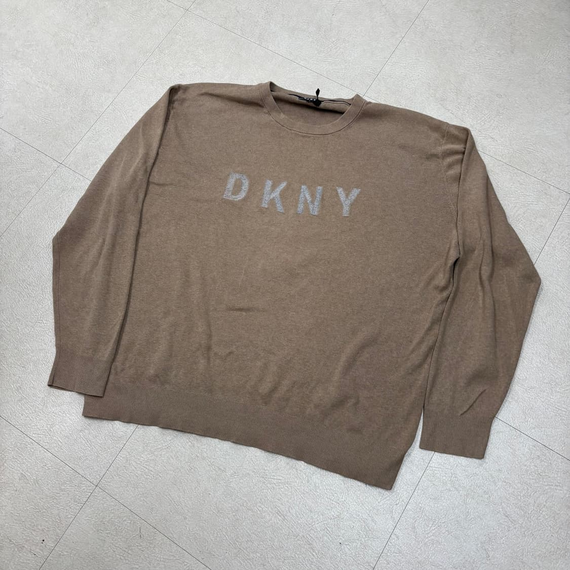 Dkny 빅로고 브라운 박시 니트 상품이미지1