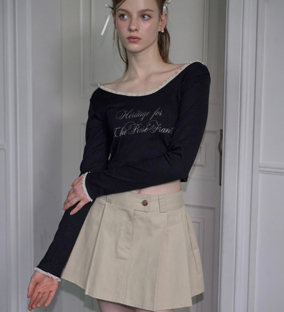 로제프란츠 레이스 레터링 롱슬리브 블랙 아일릿 윤아 착용 상품이미지2