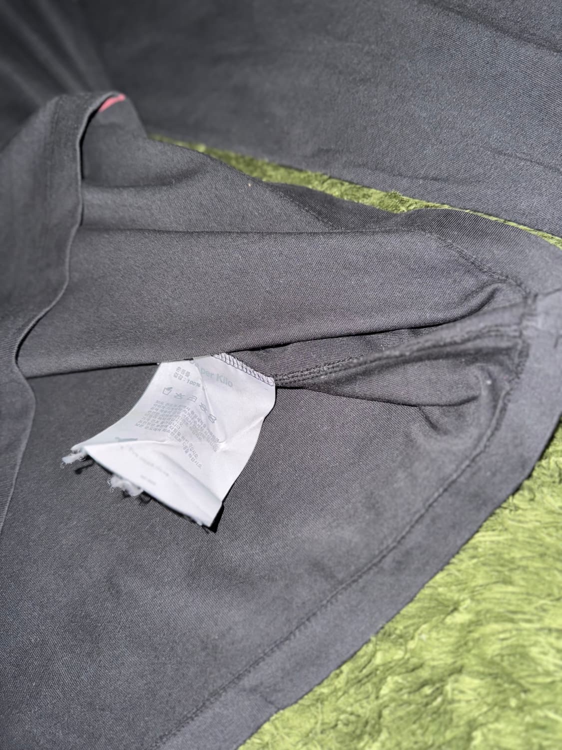 [XL] 코스트 퍼 킬로 크랙 로고 프린트 루즈 핏 롱슬리브 티셔츠 블랙 상품이미지6