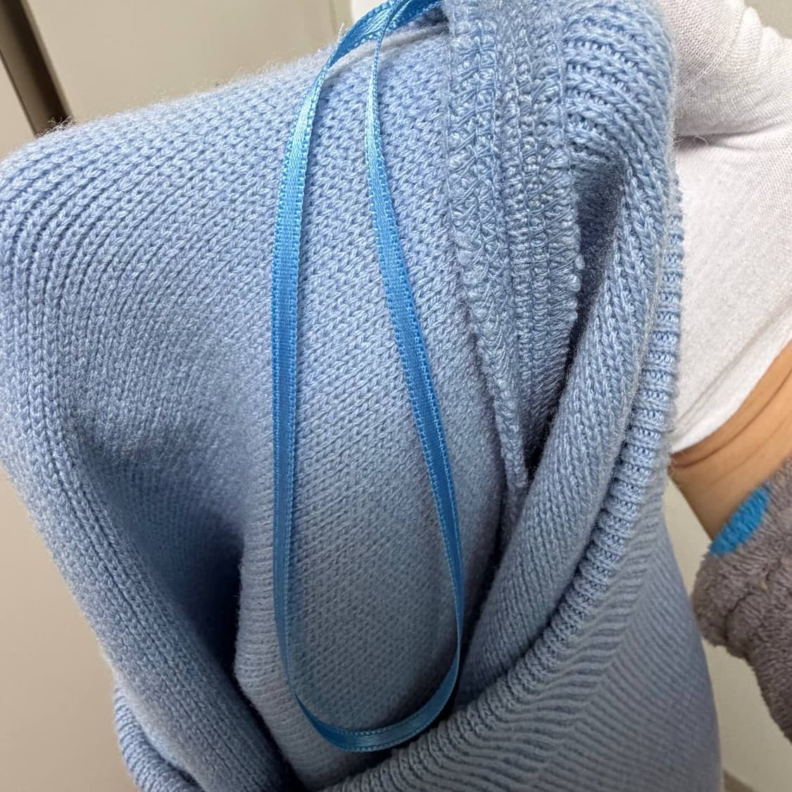 [정품/풀구성] 우영미 백로고 자수 크루넥 니트 23FW 상품이미지6