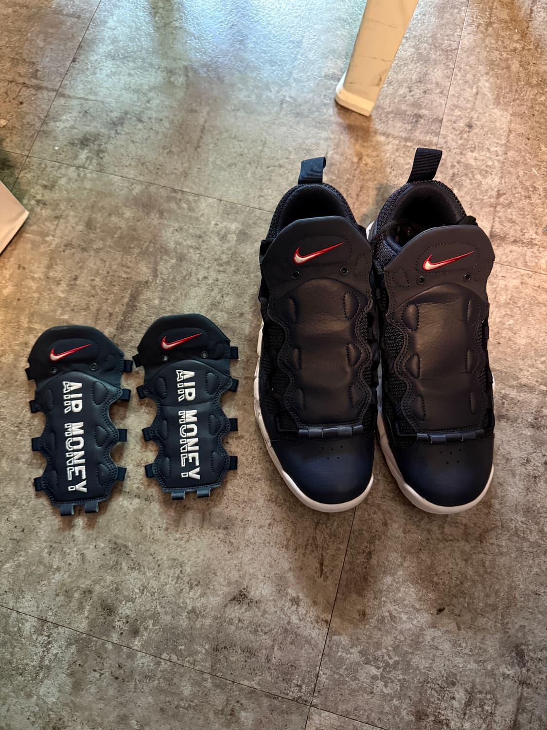 Nike Air More Money Black White 270 상품이미지1