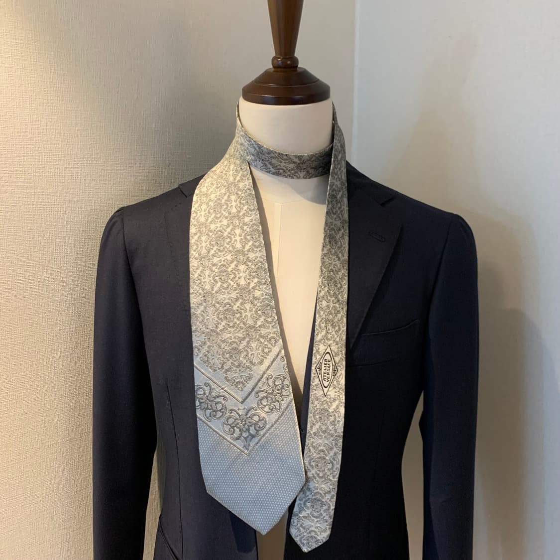 베르사체(VERSACE) 클래식 명품넥타이 모노그램 장폭 10.2cm 상품이미지1