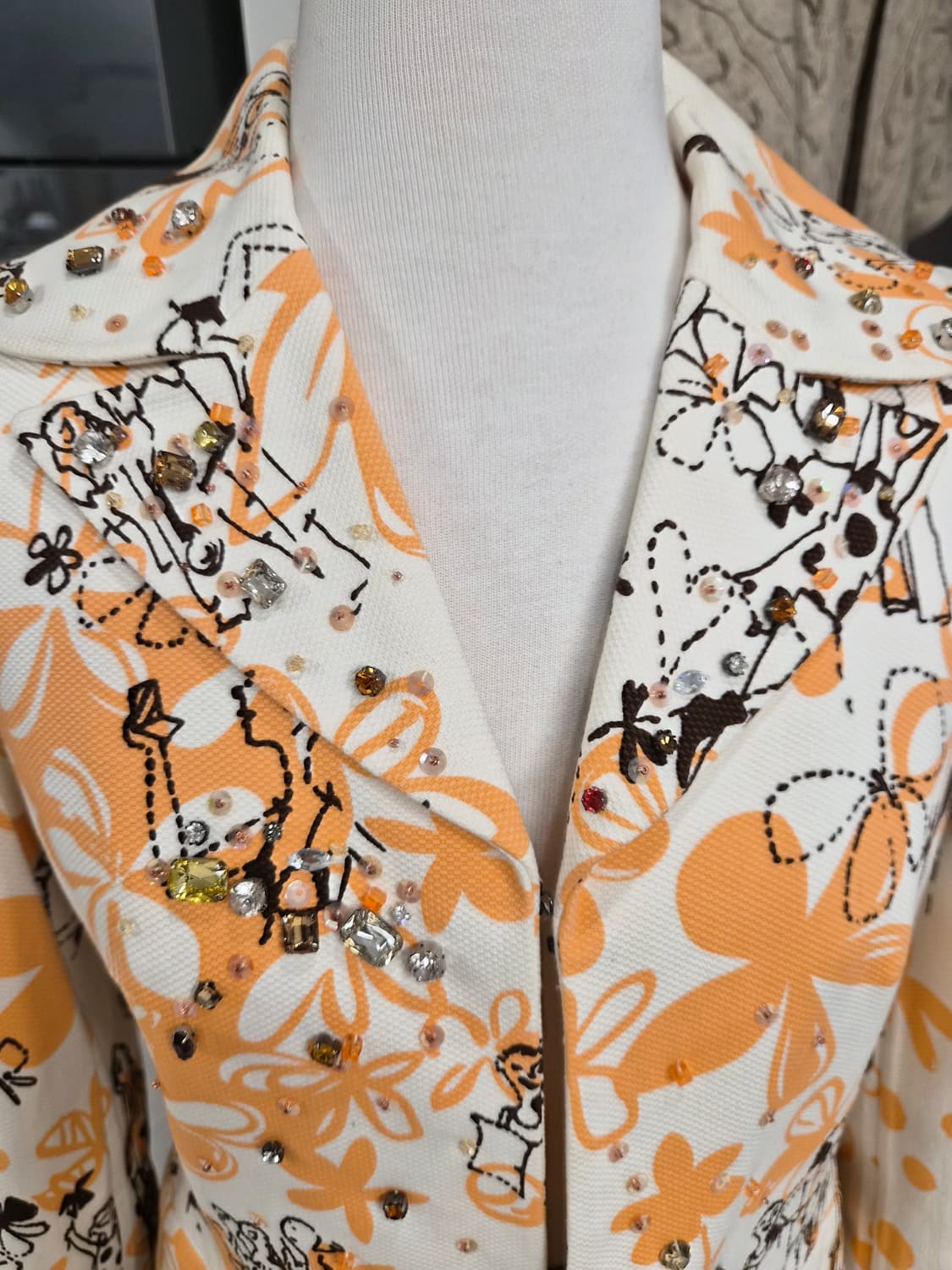 새상품 정품 손정완(SON JUNG WAN) 비즈 아트 드로잉 롱 자켓  상품이미지2