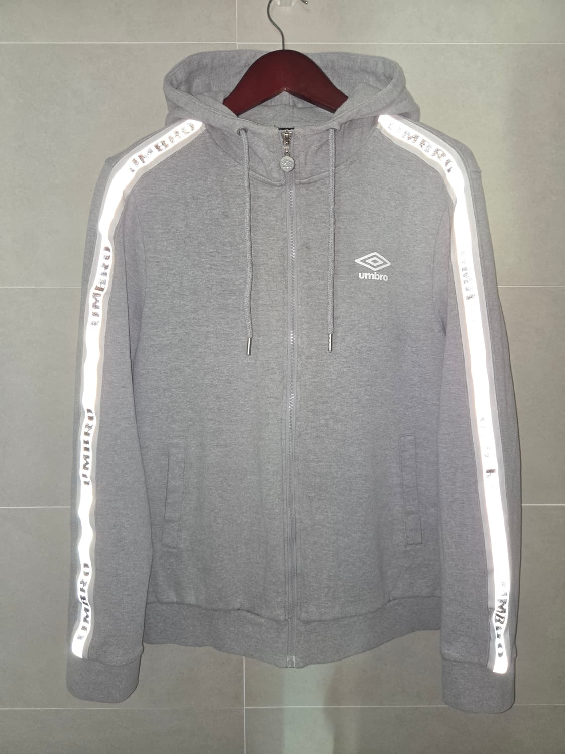 엄브로 야광 후드티 상품이미지2