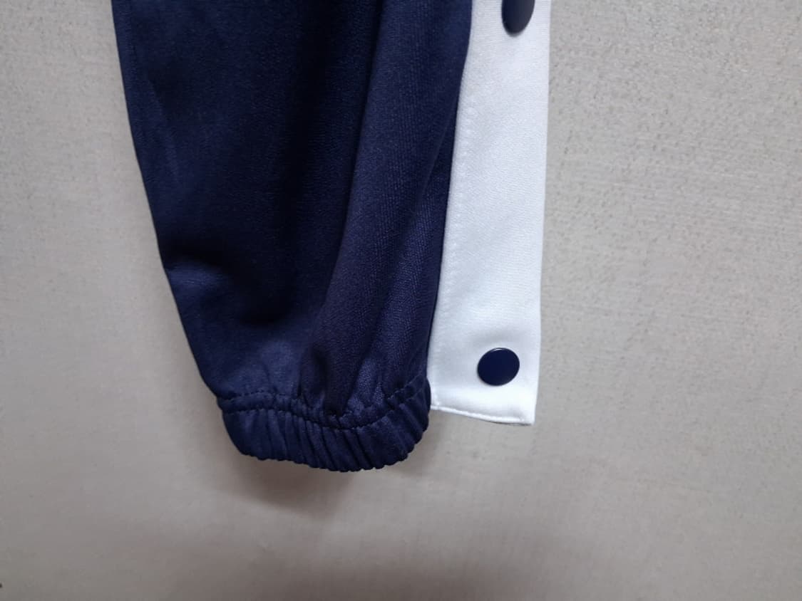 국내판나이키정품 사이즈 남성 표기 M남성 
폴리 져지소재이며 탄탄하게 보 상품이미지4