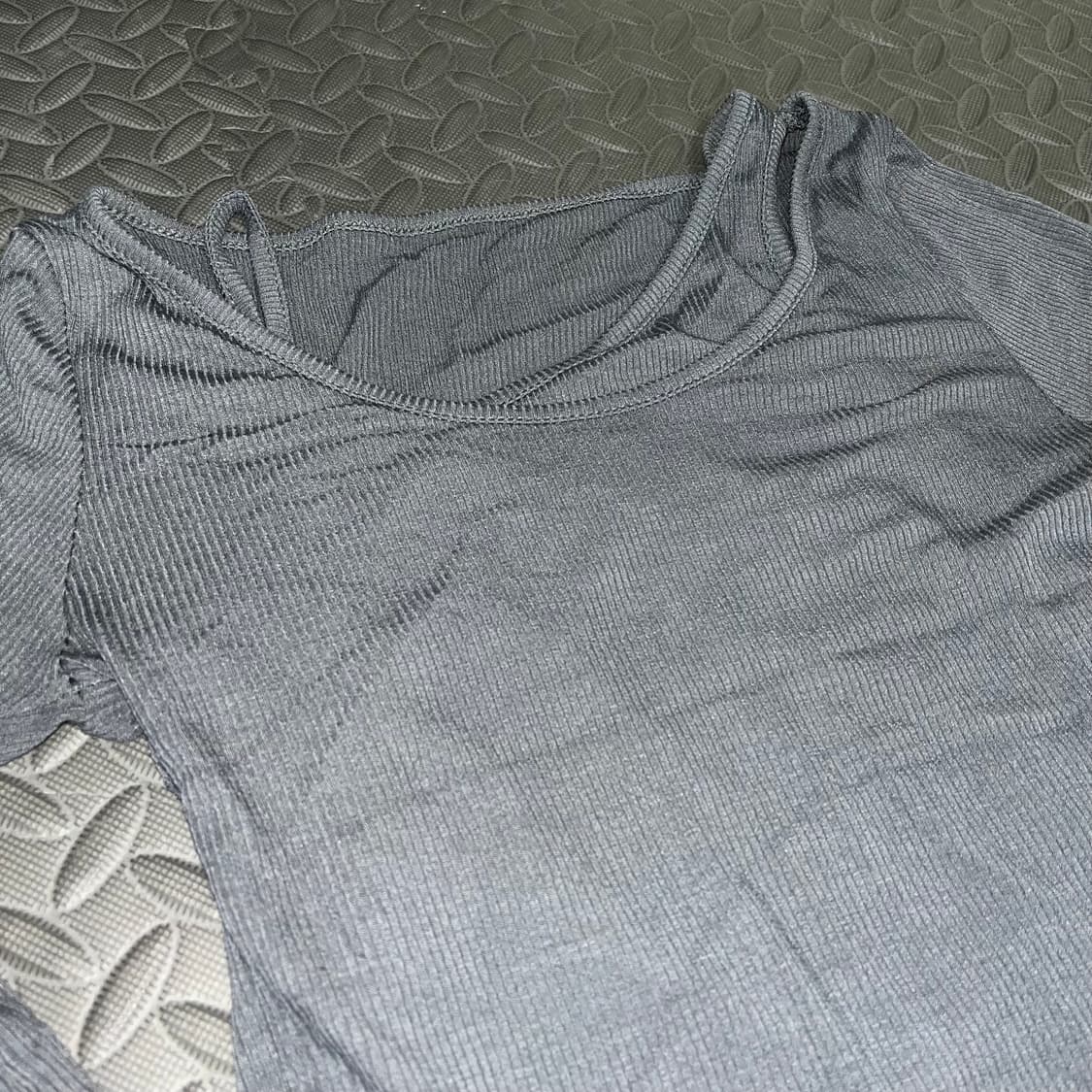 새상품) 오프숄더 슬림핏 긴팔 티셔츠 상품이미지2