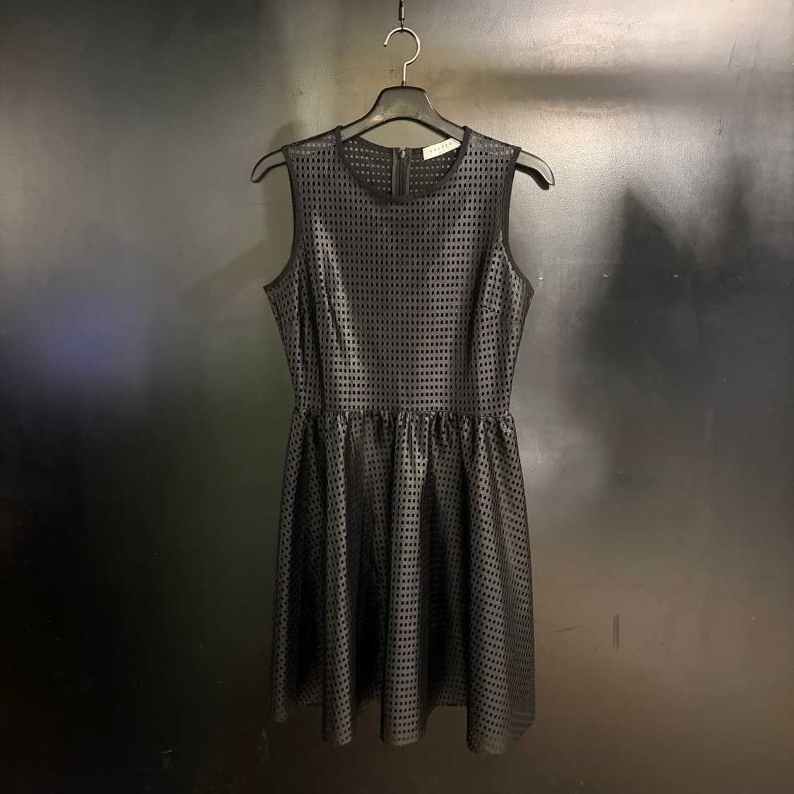 산드로 메쉬 민소매 원피스 상품이미지1