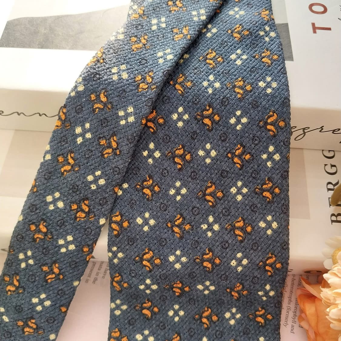 더반 실크 네이비 클래식 패턴 넥타이 9.5cm A등급 K1451
 상품이미지4