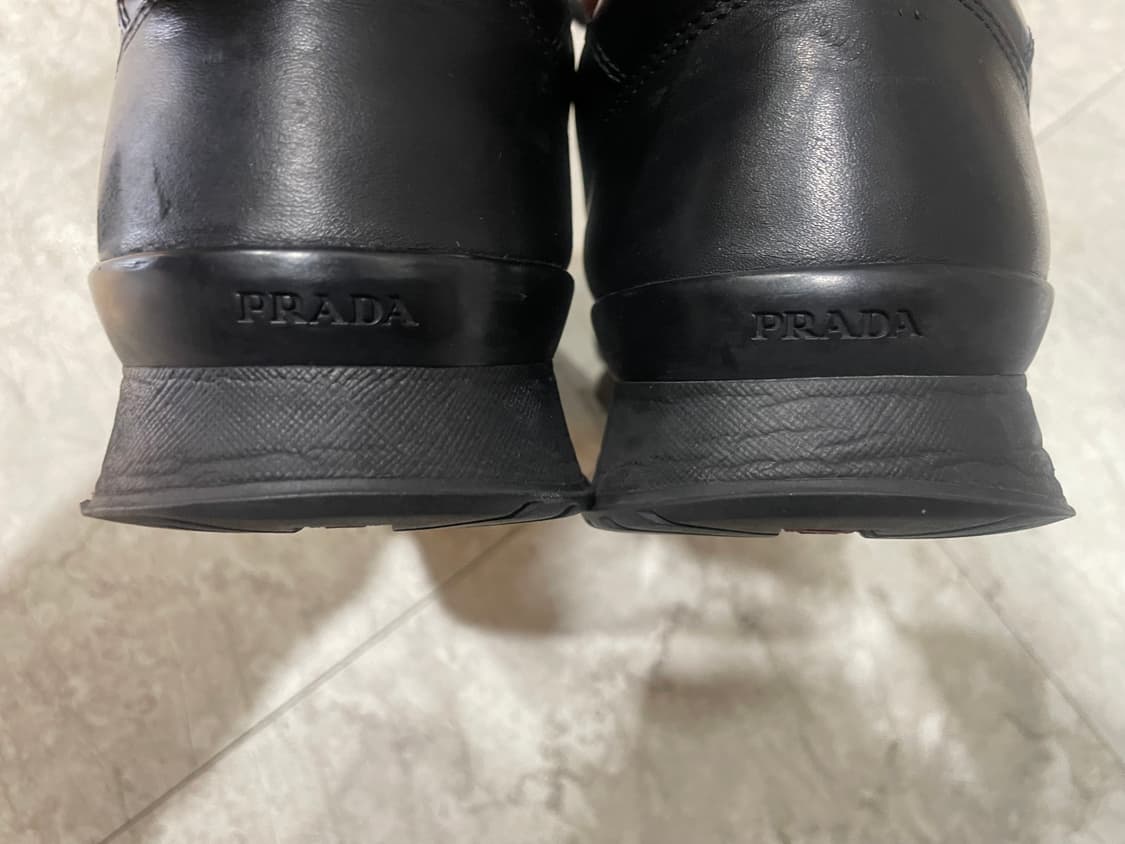 프라다 블랙 가죽 스니커즈 260 정품 상품이미지5