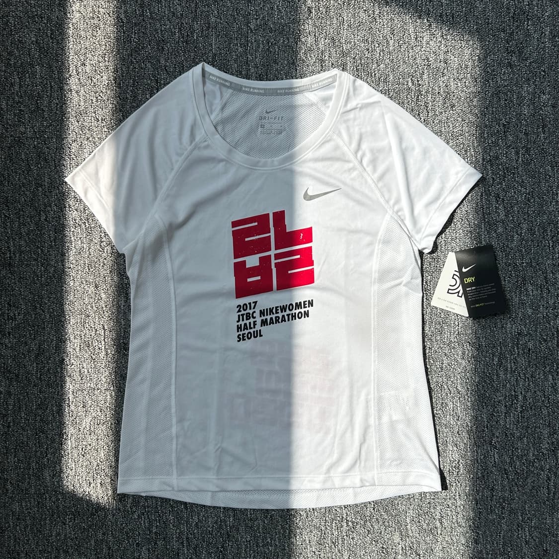 나이키 2017 하프마라톤 반팔티셔츠 상품이미지1