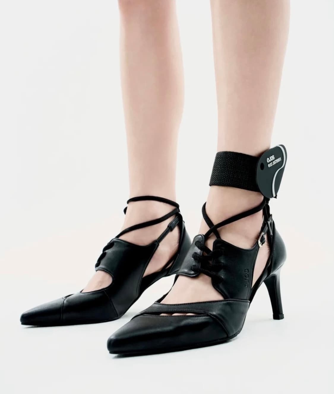 오호스 멀티스트랩 스틸레토 힐 상품이미지1