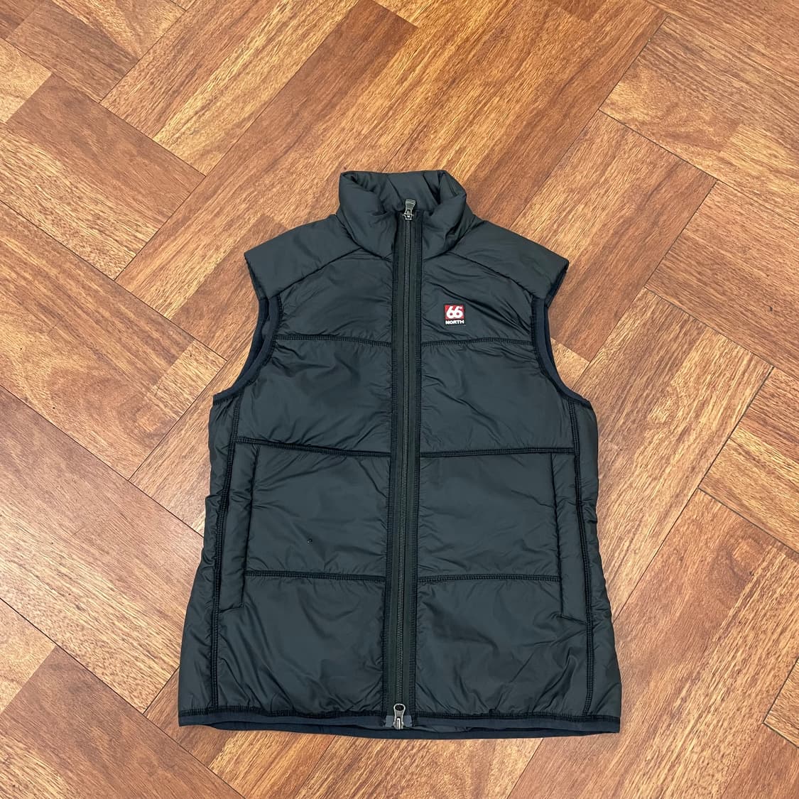 여성 66NORTH 블랙 베스트 상품이미지3