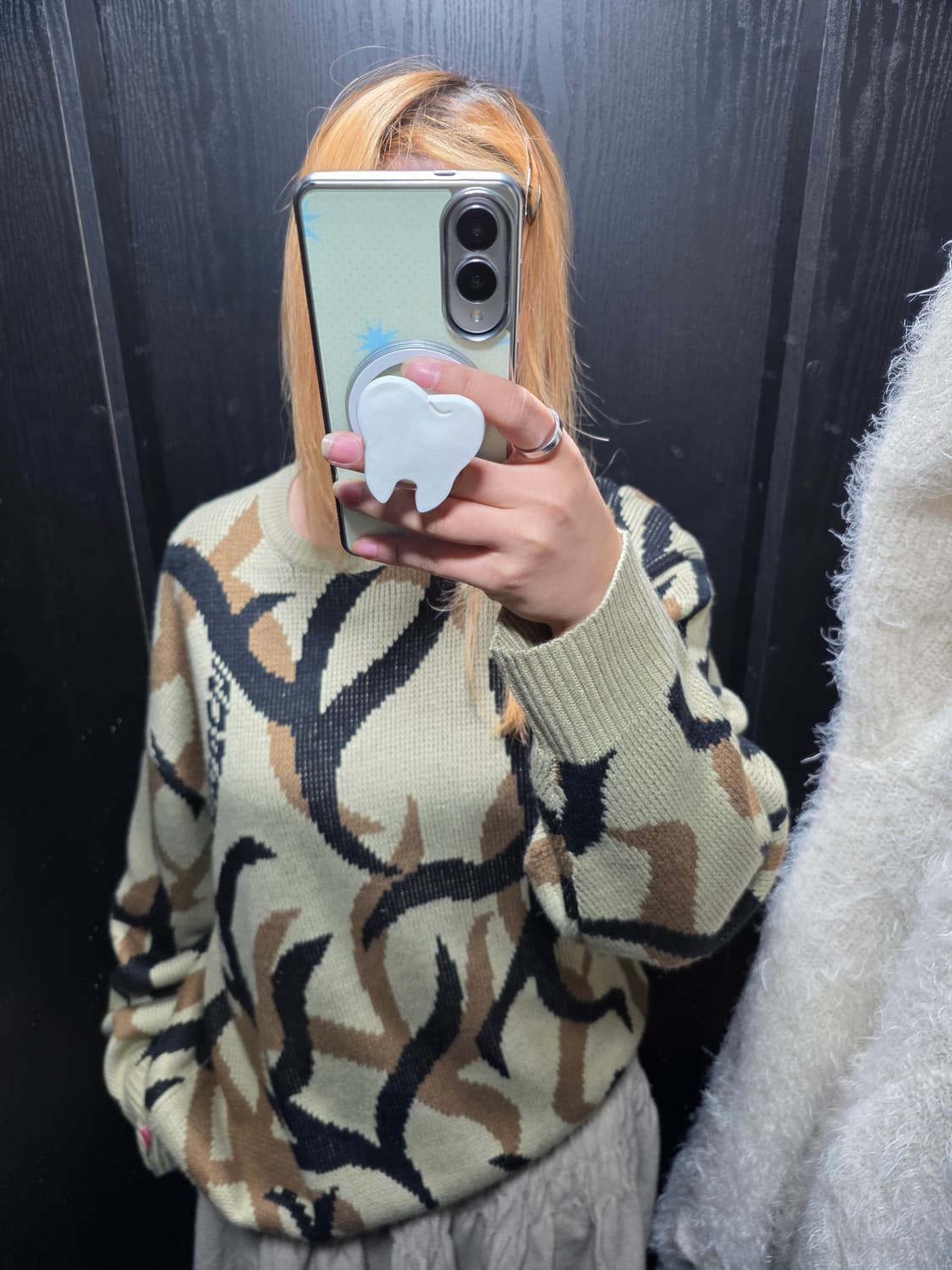 슈프림 트라이벌 카모 스웨터 탄 - fw19 상품이미지3