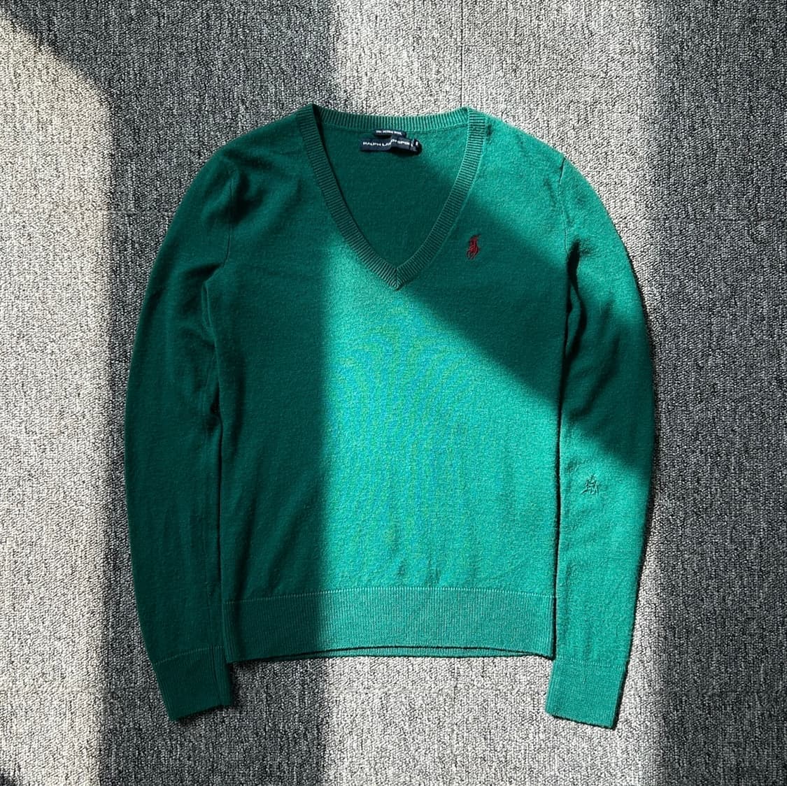 랄프로렌 스포츠 그림 메리노울 브이넥 니트  상품이미지1