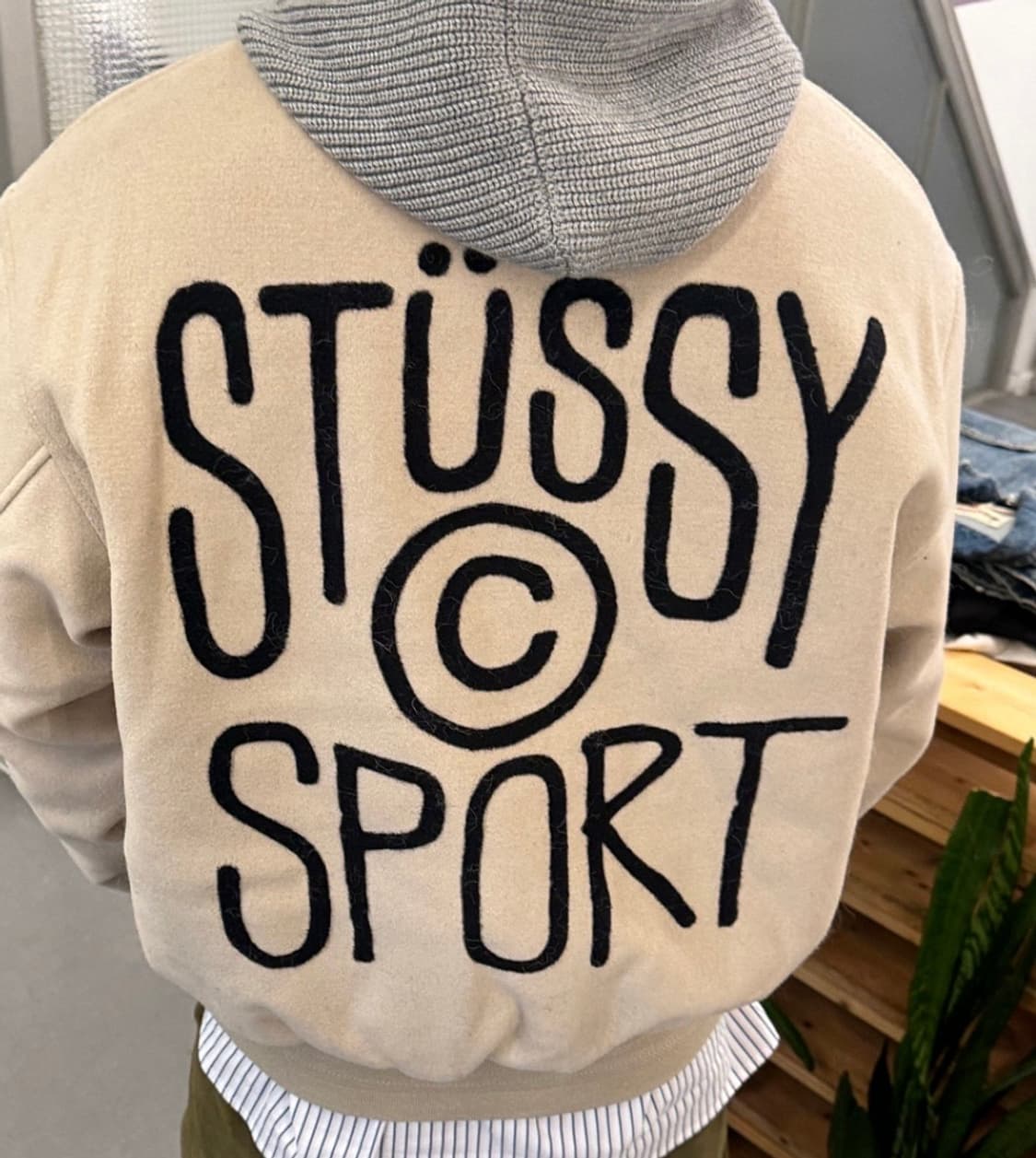 스투시 스포츠 멜튼 바시티 자켓 오트밀, 스투시 월드투어 후드 집업 블랙 상품이미지1