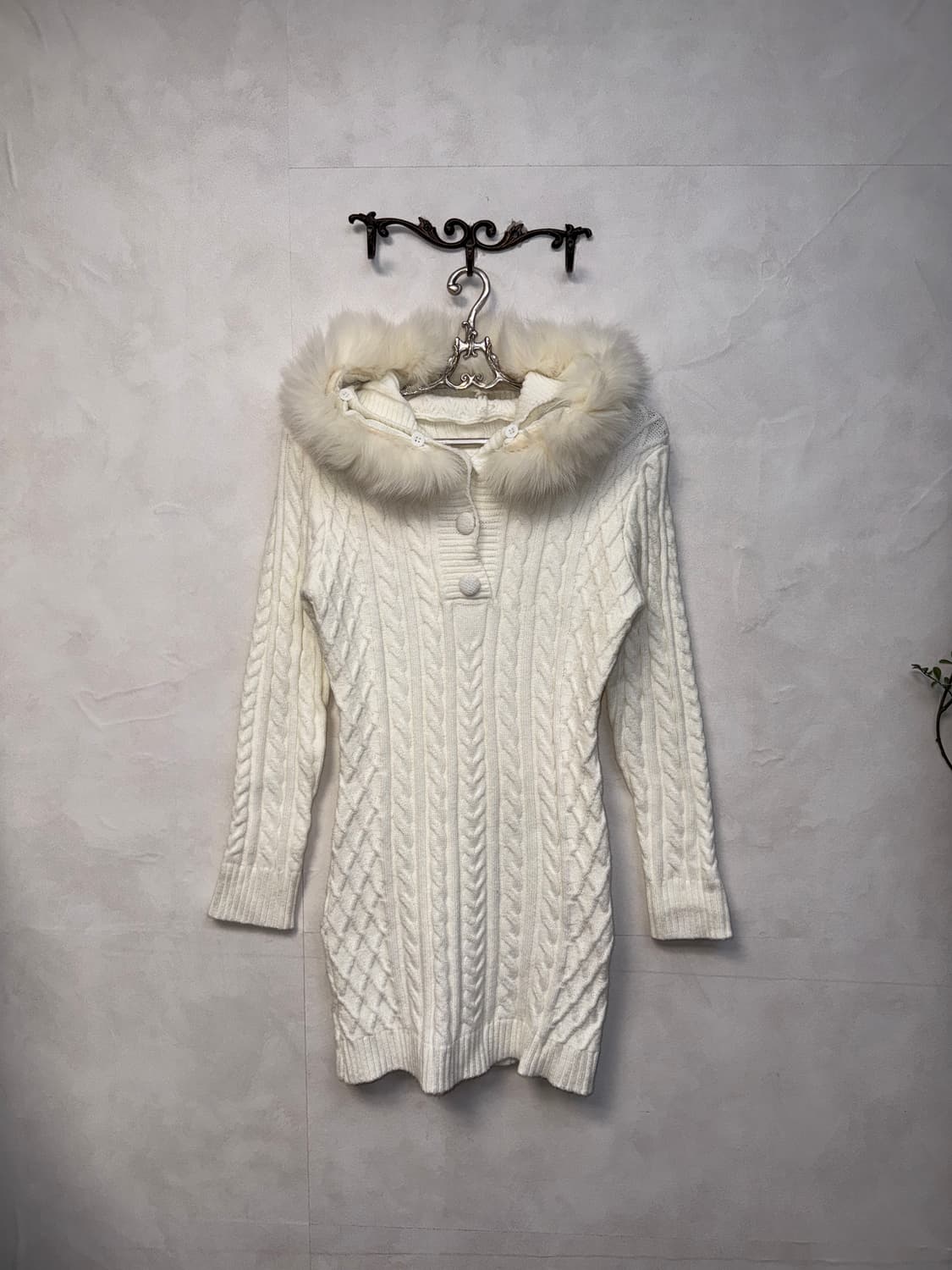 White fur trimming knit hood ops 상품이미지3