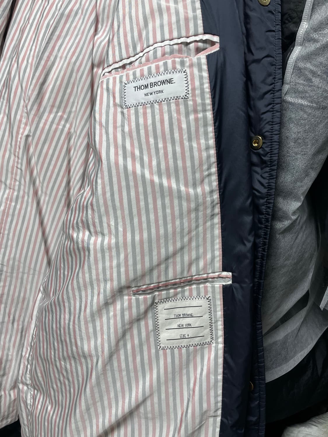 [4사이즈] 톰브라운 매트 나일론 사선 다운 코트 패딩자켓 상품이미지8