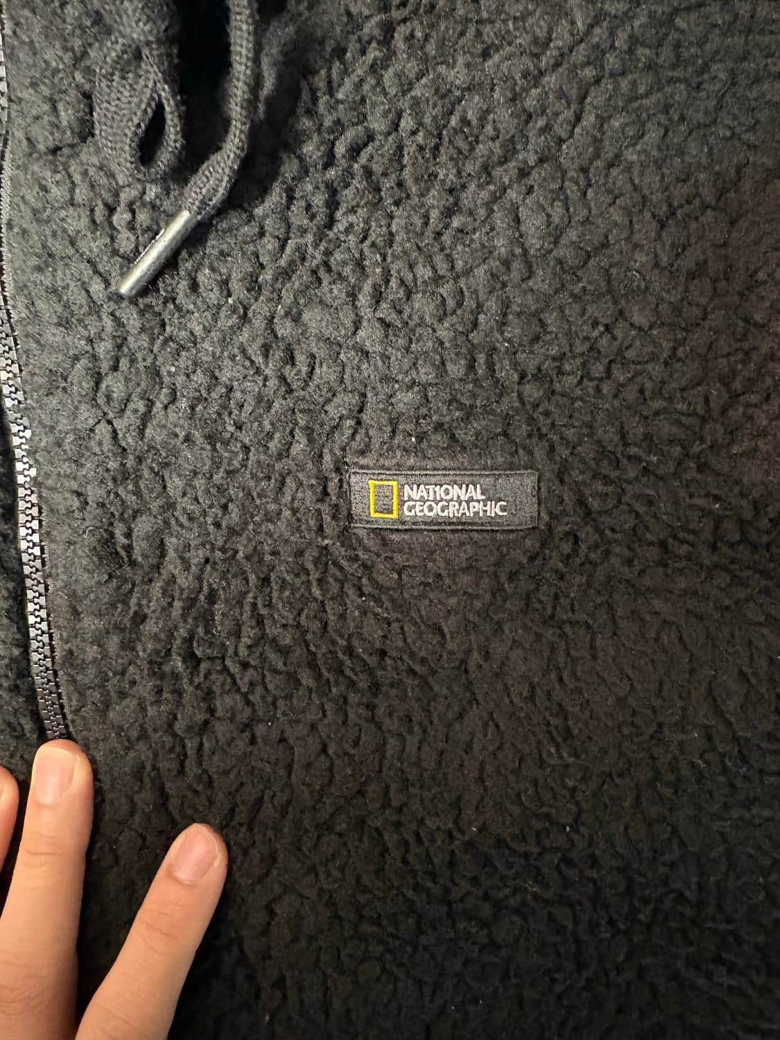 내셔널지오그래픽 후리스 후드 블랙 상품이미지1