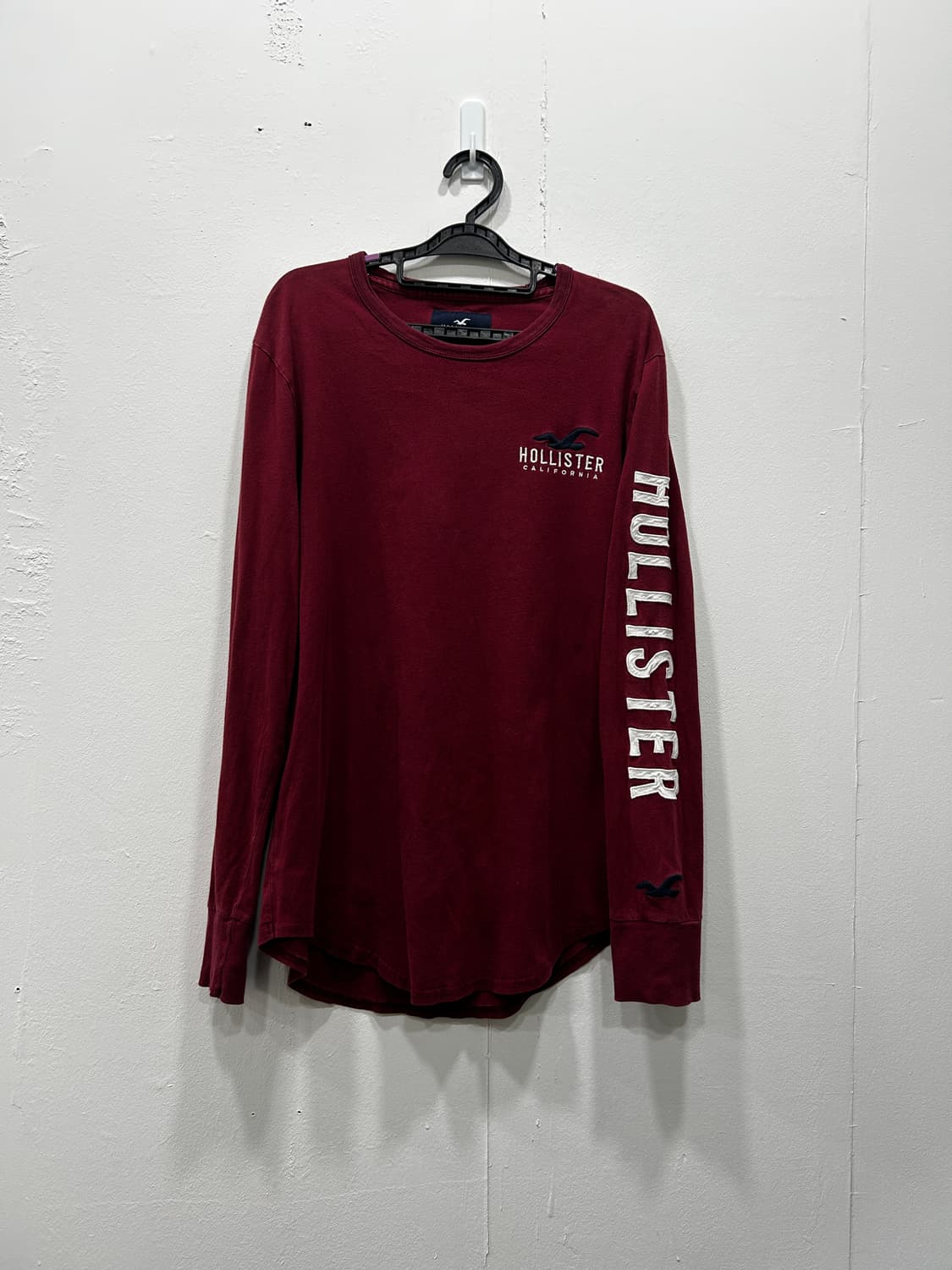 홀리스터 버건디 롱슬리브 긴팔티 남성 M 상품이미지1