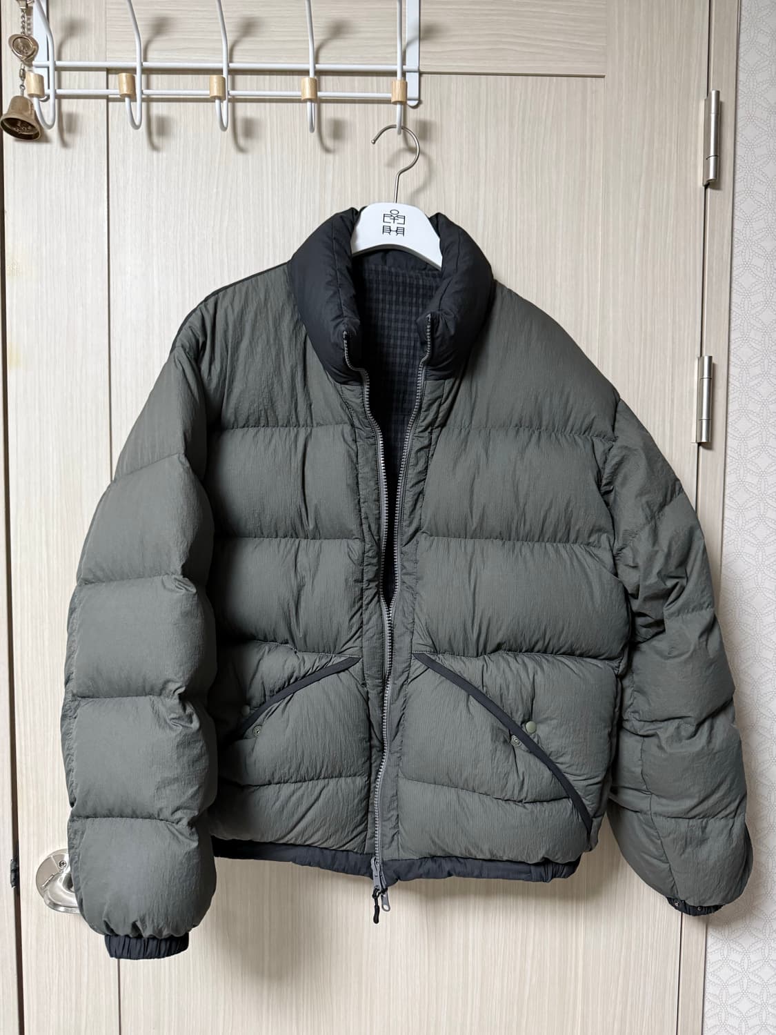 [3]폴리테루 25fw 리버서블푸퍼 세이지 상품이미지1