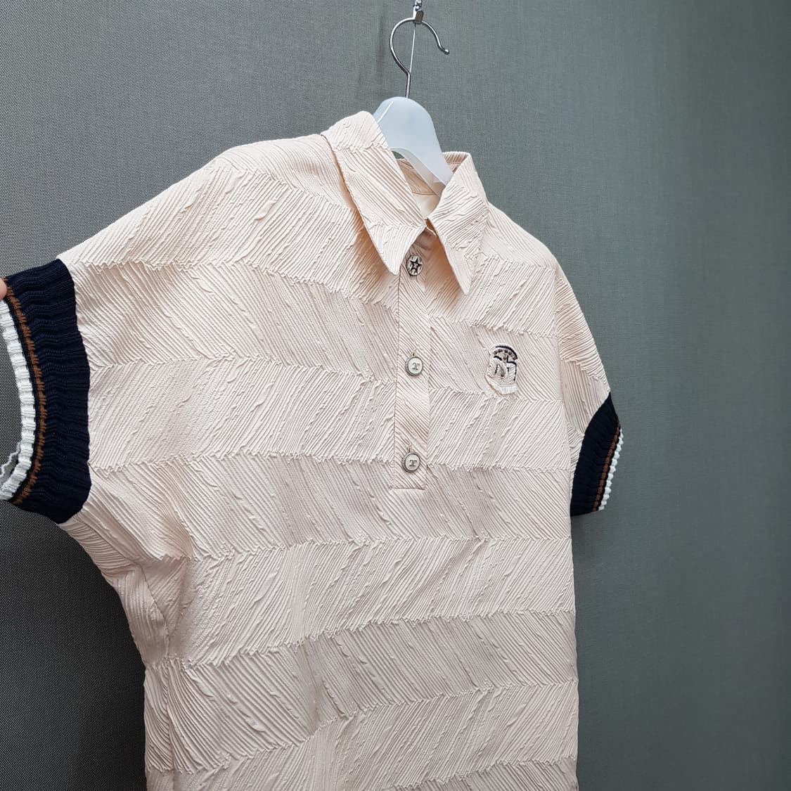 한섬 타임 2021 배색 립라인 텍스처 반팔 블라우스 F사이즈 상품이미지4