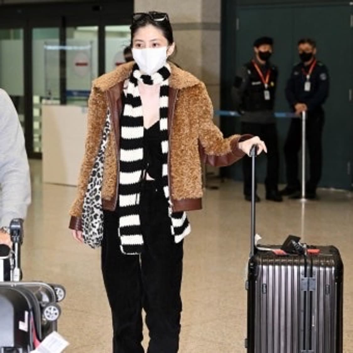 오픈와이와이 스트라이프 머플러 한소희착용 상품이미지3