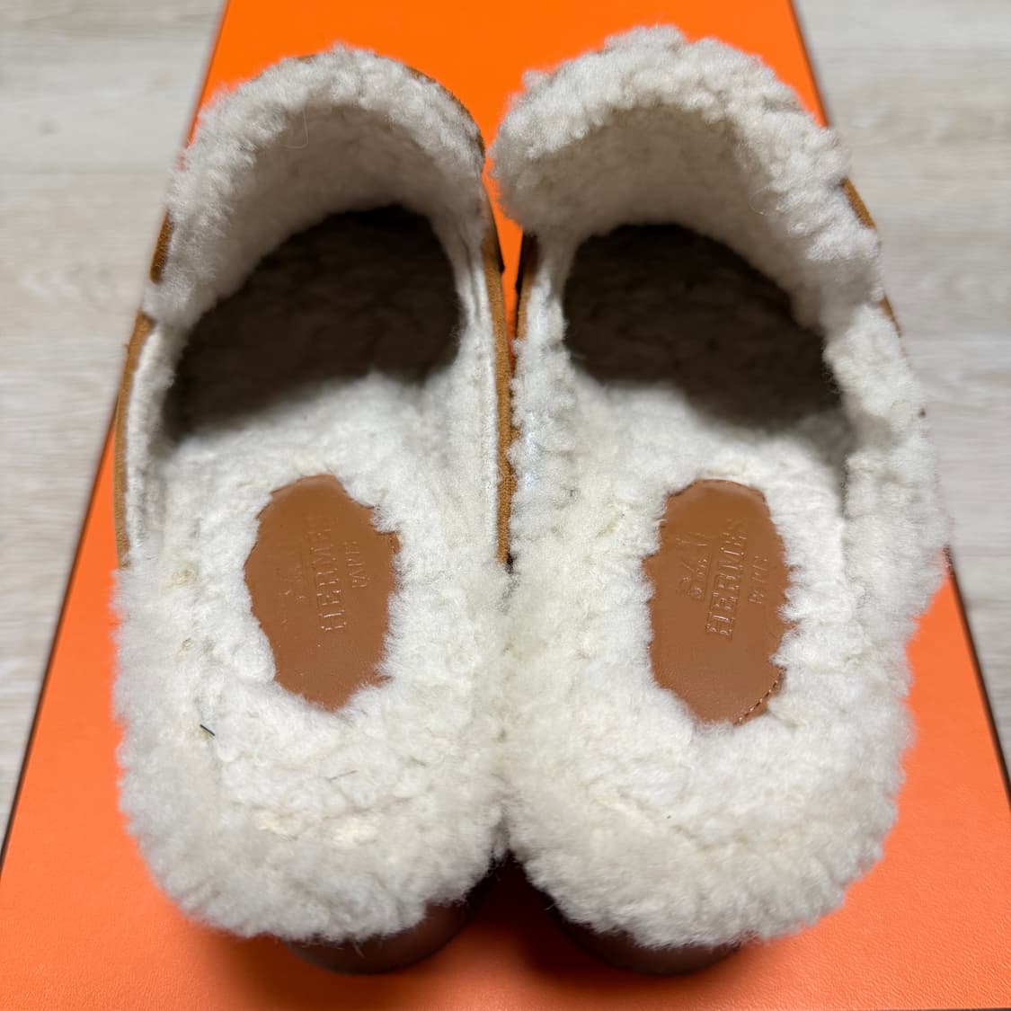 [S+급/36] 에르메스 플로레 60 시어링 스웨이드 뮬 상품이미지8