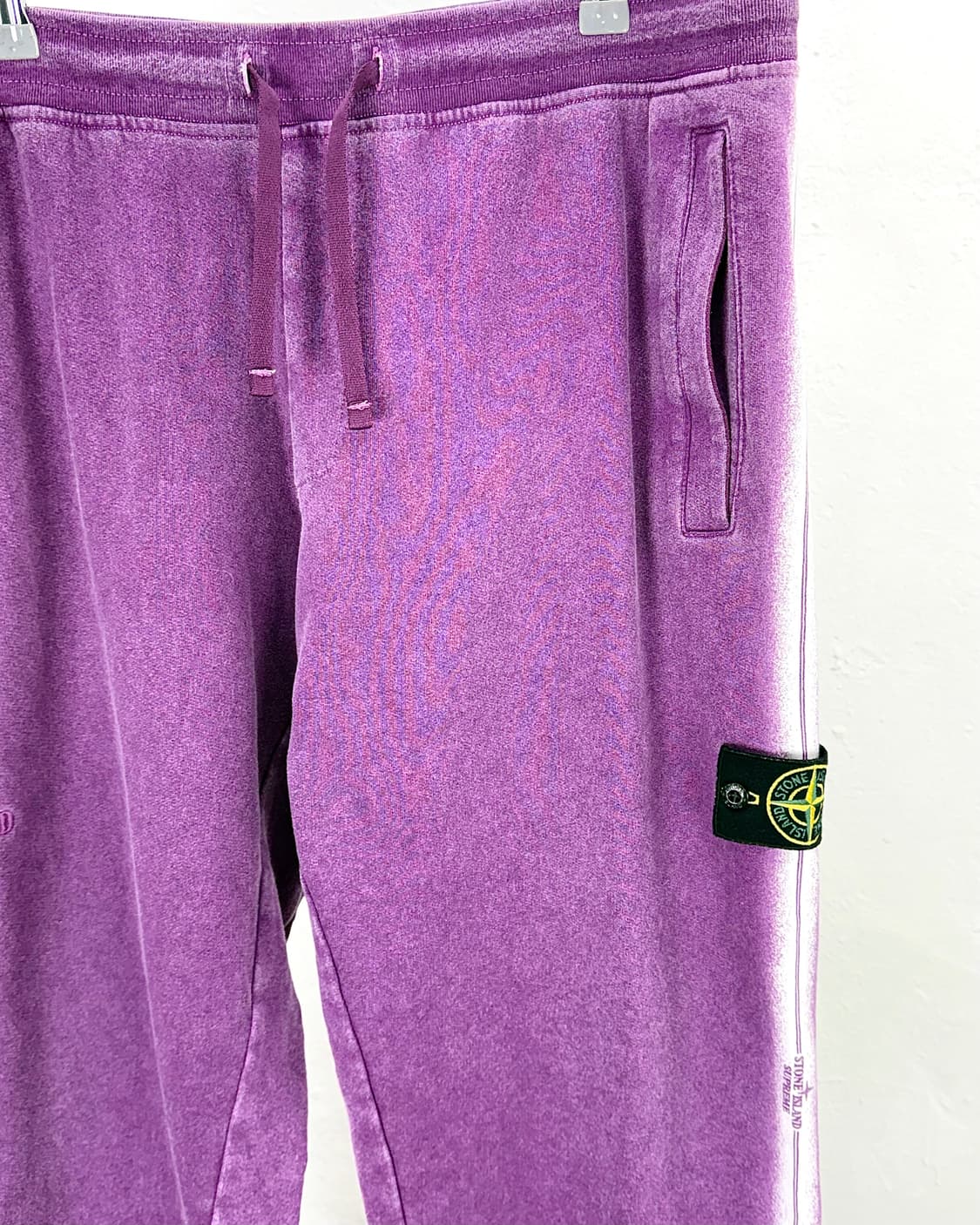 스톤아일랜드 x 슈프림 22ss 스트라이프 퍼플 스웨트 팬츠 상품이미지3