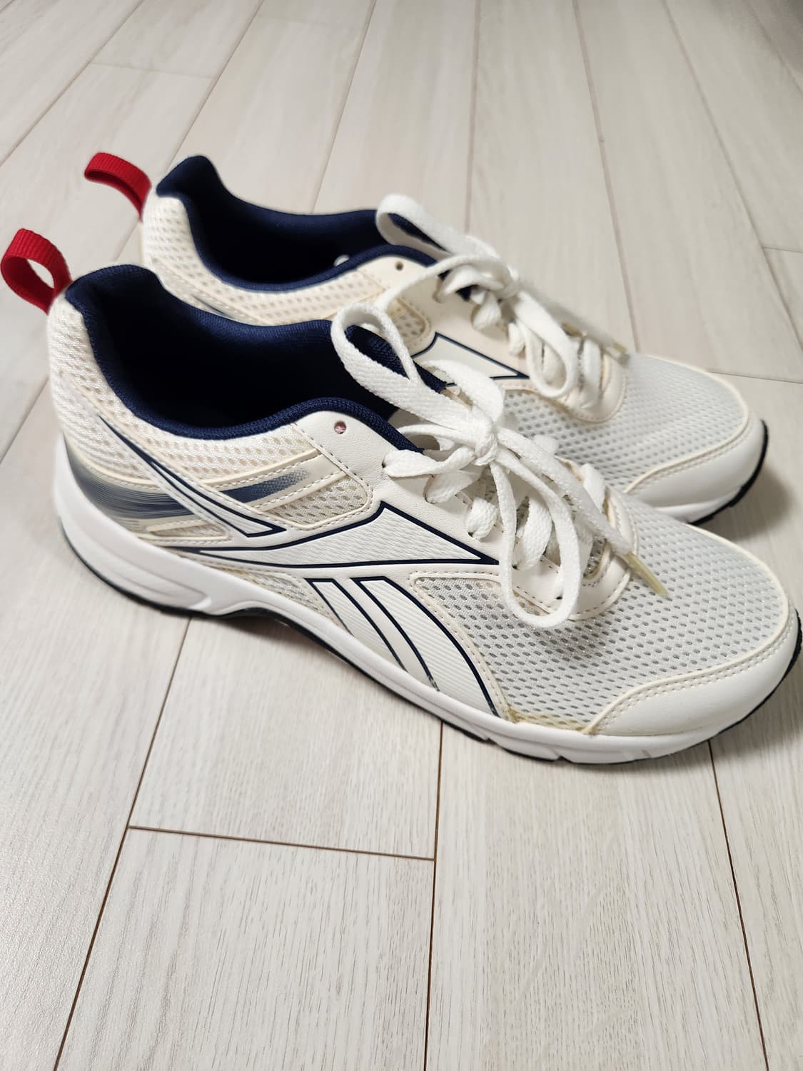 새상품급)리복 런닝화 피한 런4.0 여성운동화 사이즈240

여러 중고사 상품이미지5