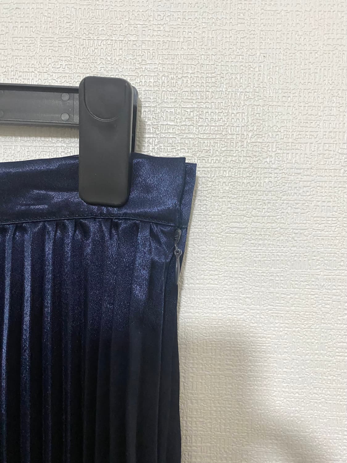 오르 네이비 플리츠 새틴 스커트  상품이미지3