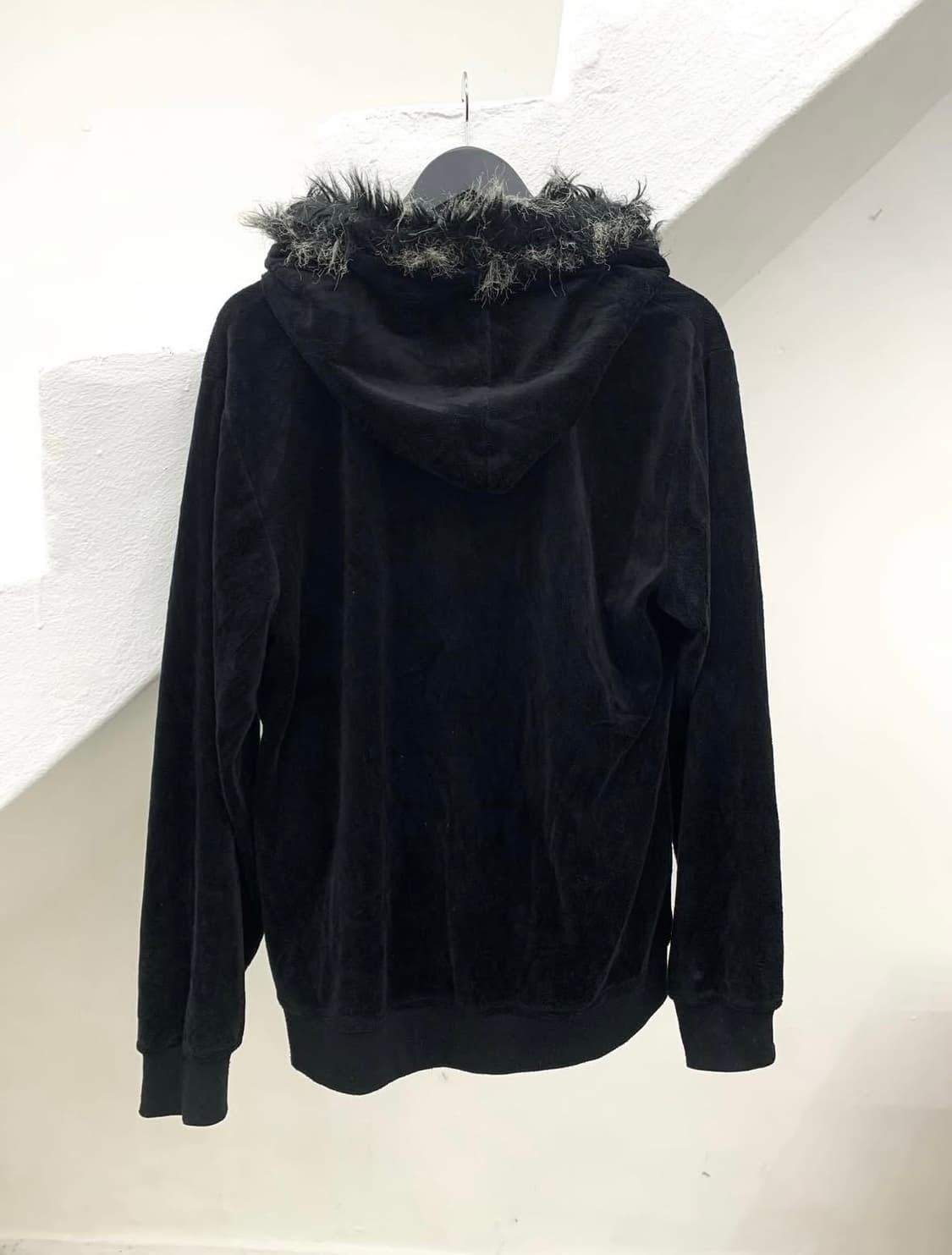 Gothic print fur hood zip-up 상품이미지3