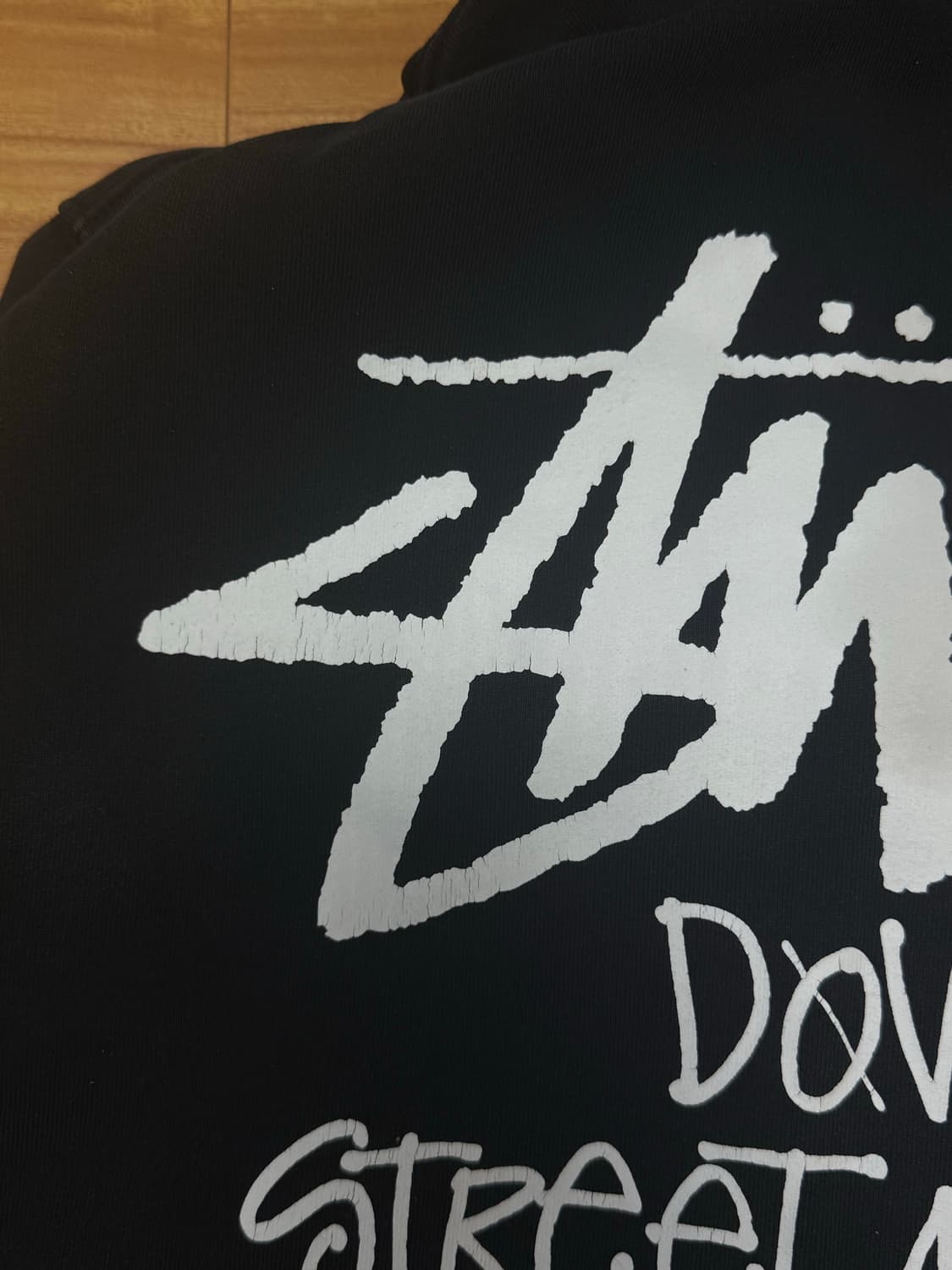 스투시 도버스트릿마켓 LA 후드 집업 블랙 상품이미지4