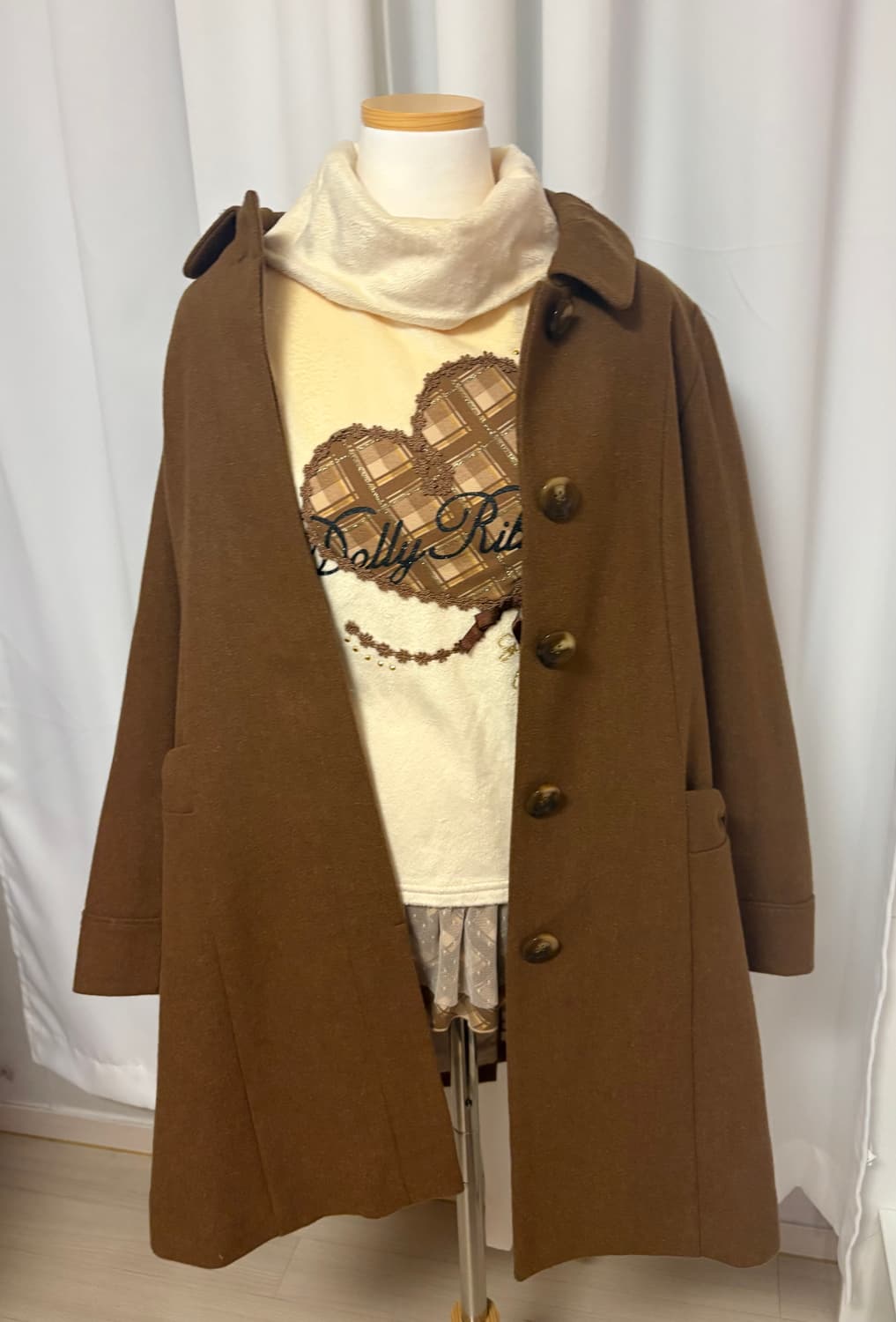 어스뮤직 라떼갸루 초코 리본 코트 상품이미지1