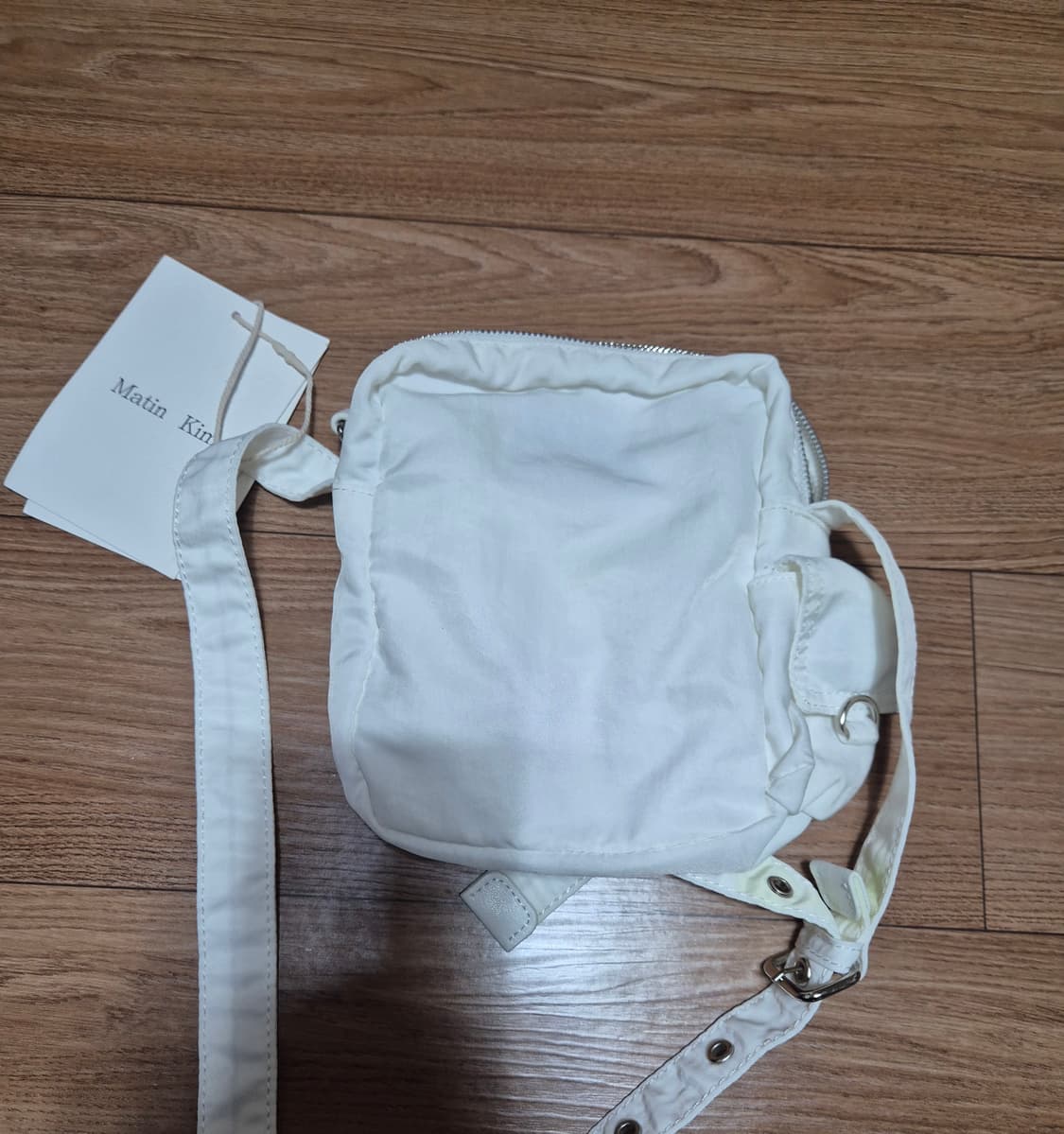 (새상품)마뗑킴 카고 크로스 미니백 화이트 상품이미지4