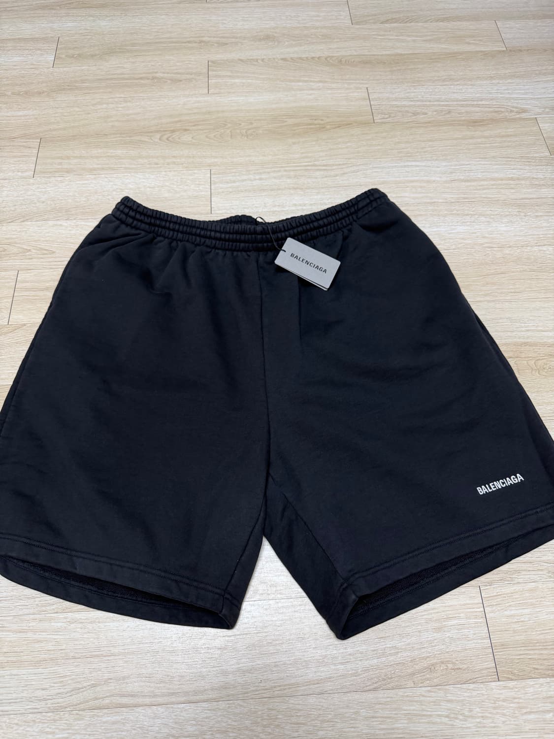 발렌시아가  블랙 반바지 상품이미지1