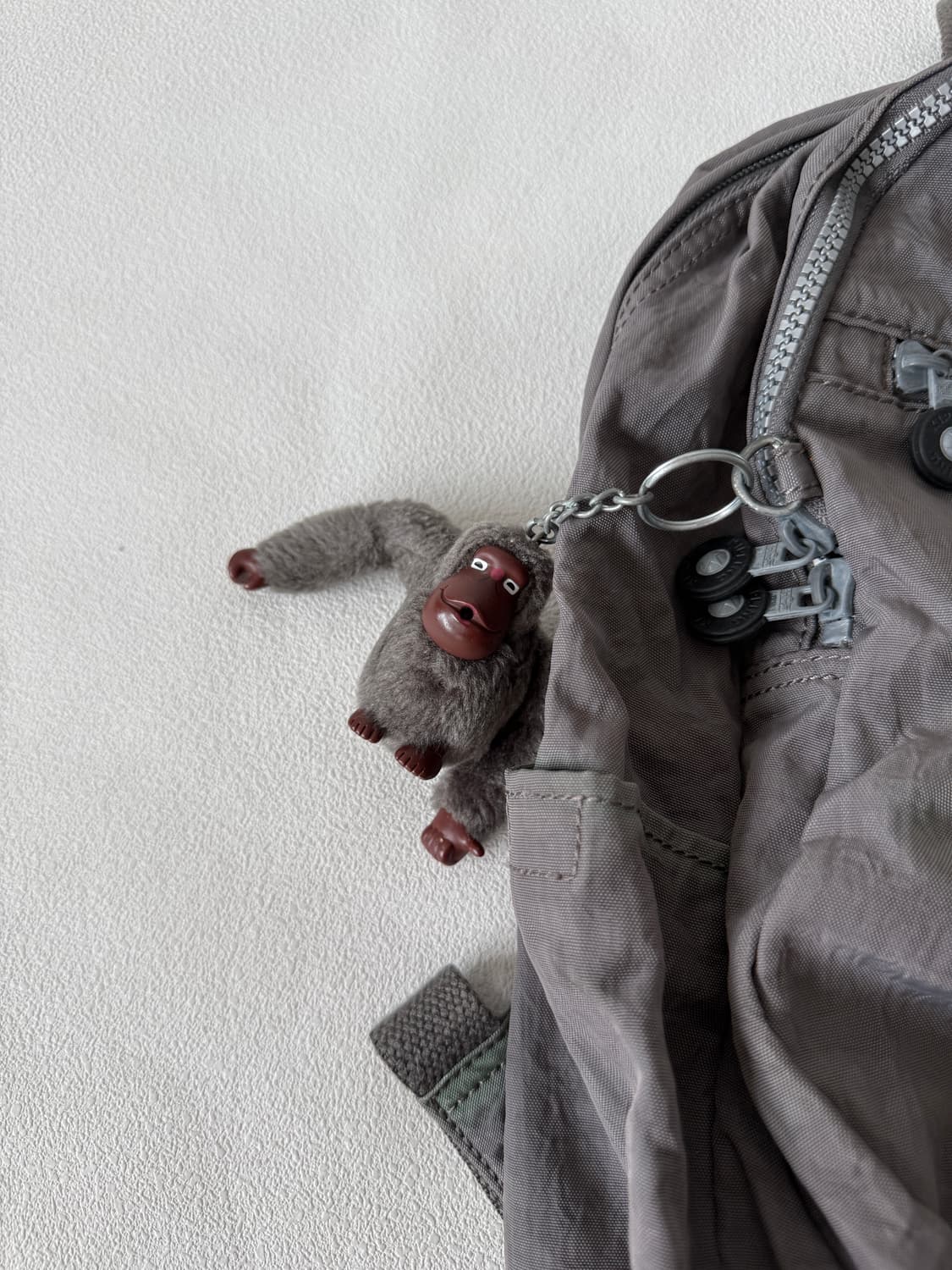 키플링(Kipling) 백팩(뒷면 부분 변색 있음) 상품이미지4