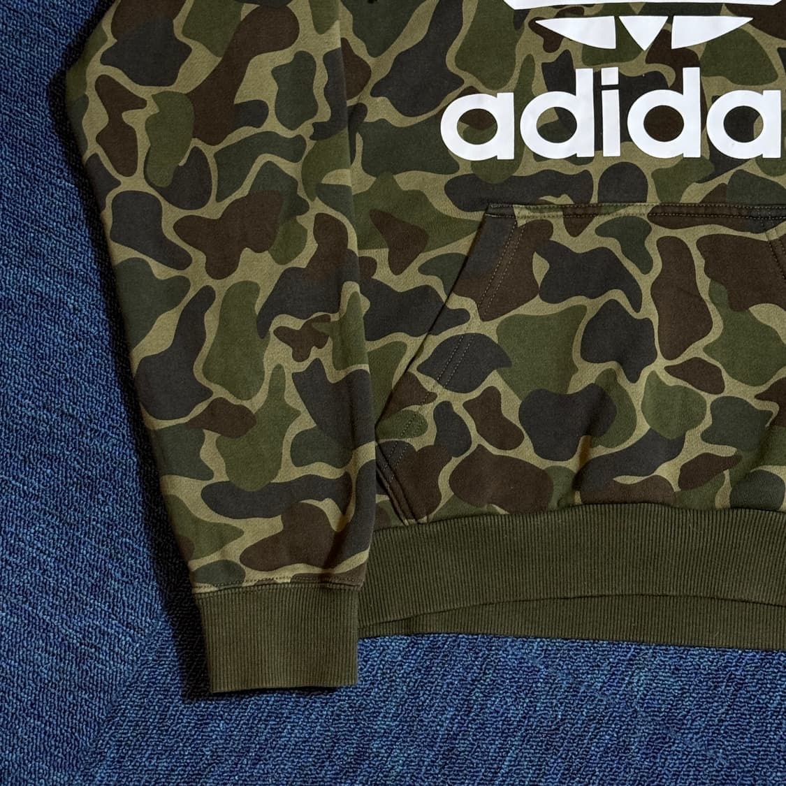 아디다스 빅로고 카모 후드티  상품이미지3