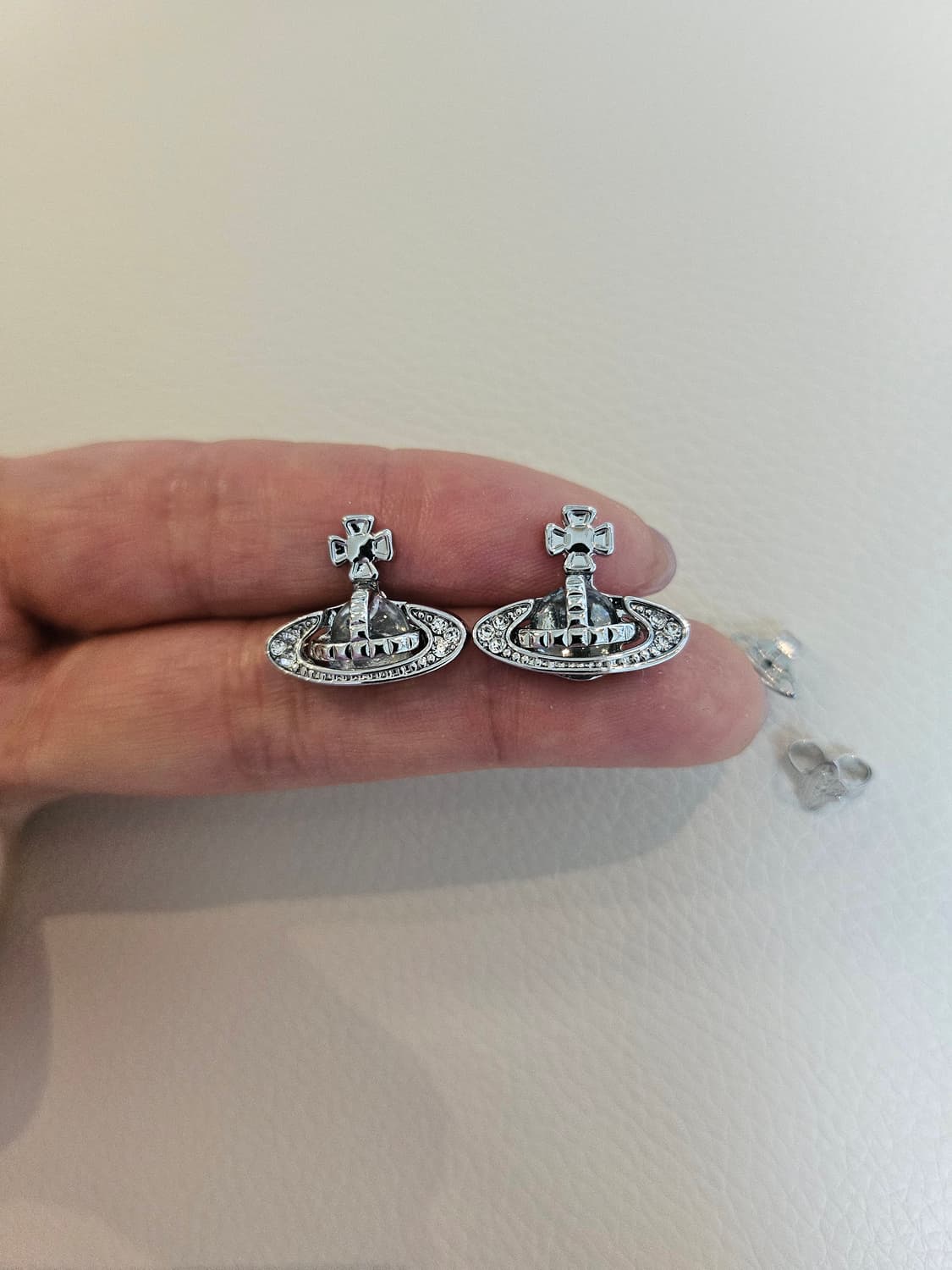 비비안웨스트우드 업사이클링 크리스탈 은장 귀걸이 상품이미지5