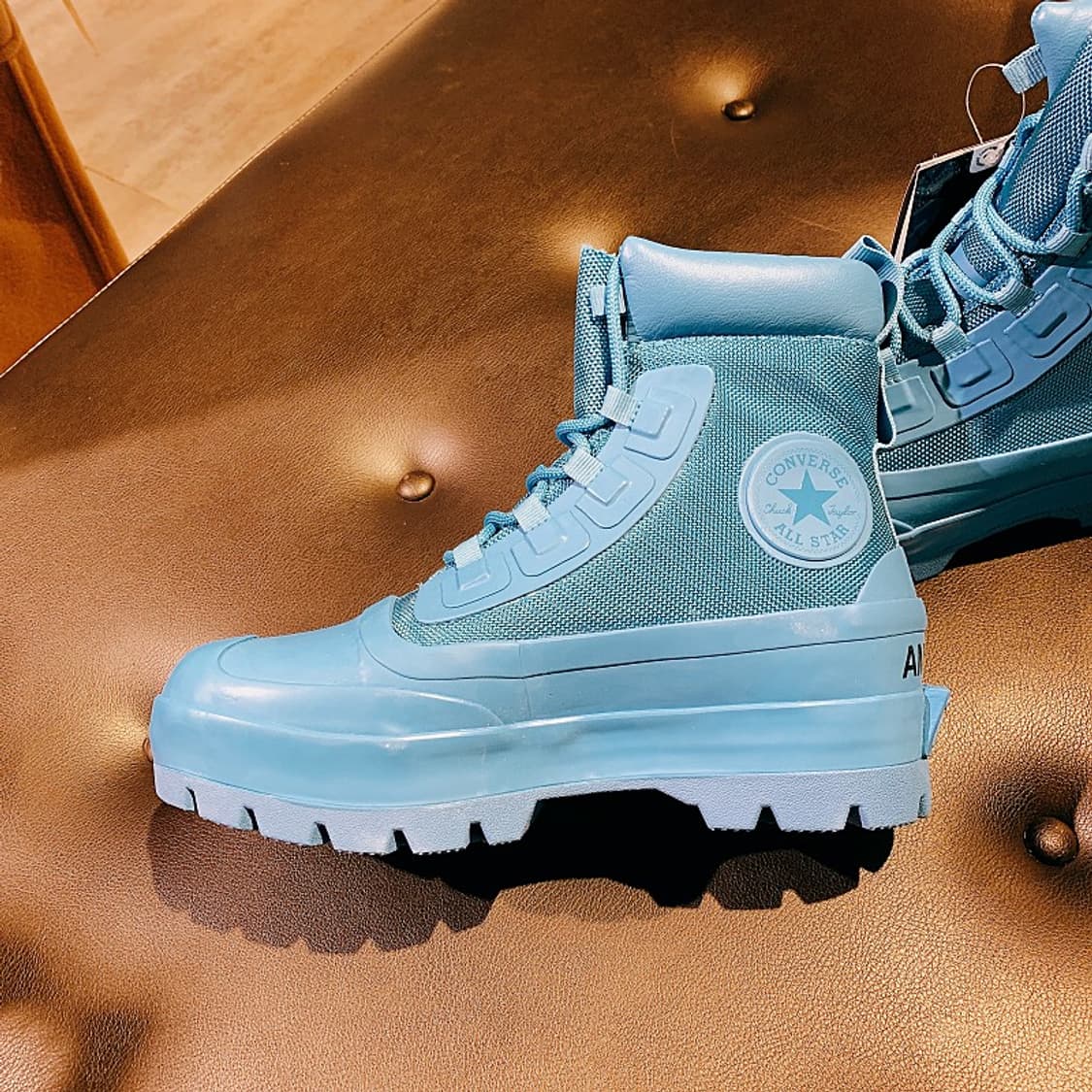 컨버스 X 앰부쉬 콜라보 남녀공용 블루 덕 부츠 상품이미지3